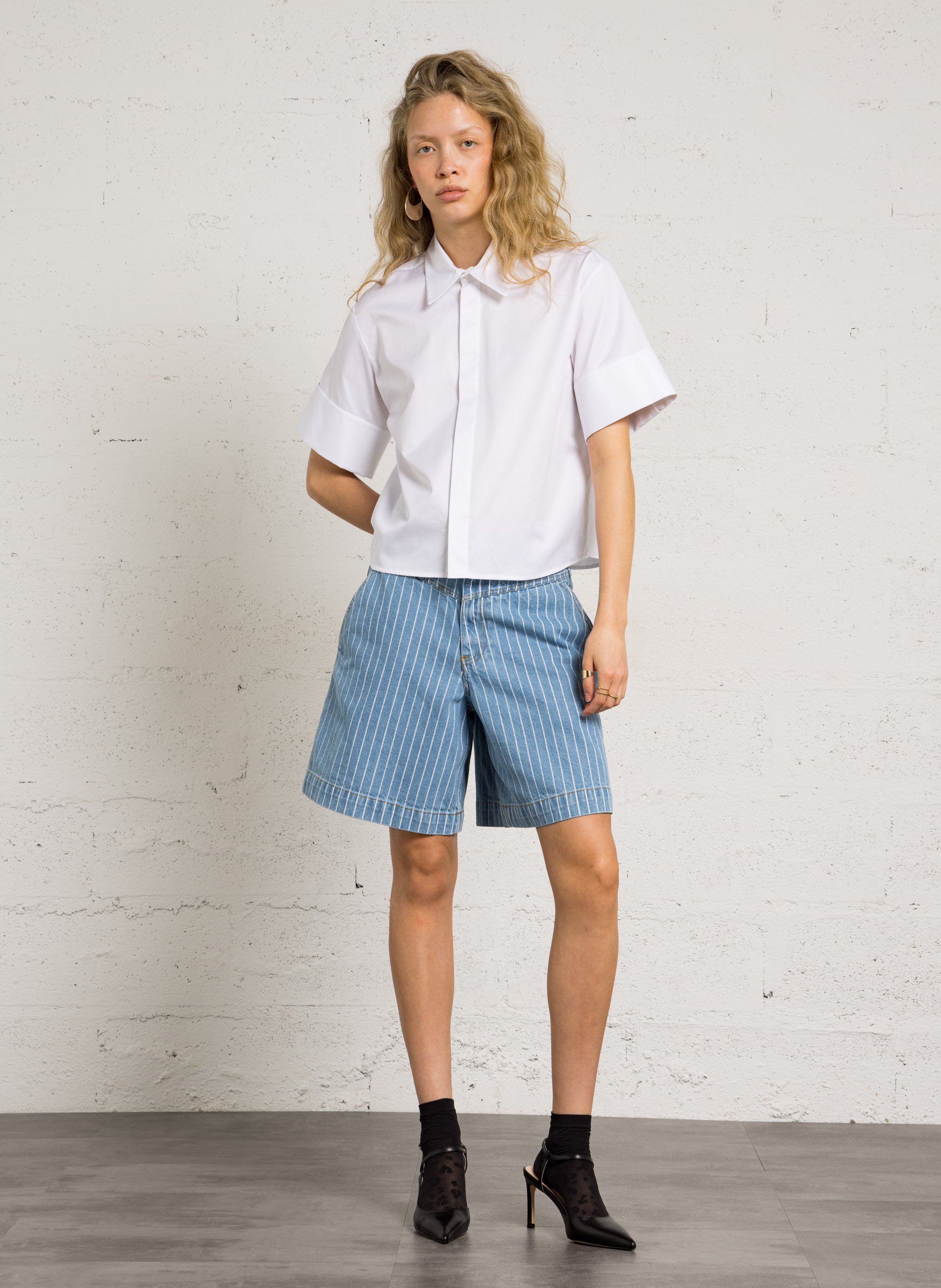 Rechte blouse met korte mouwen in effen kleur. MARGAUX LONNBERG Wit