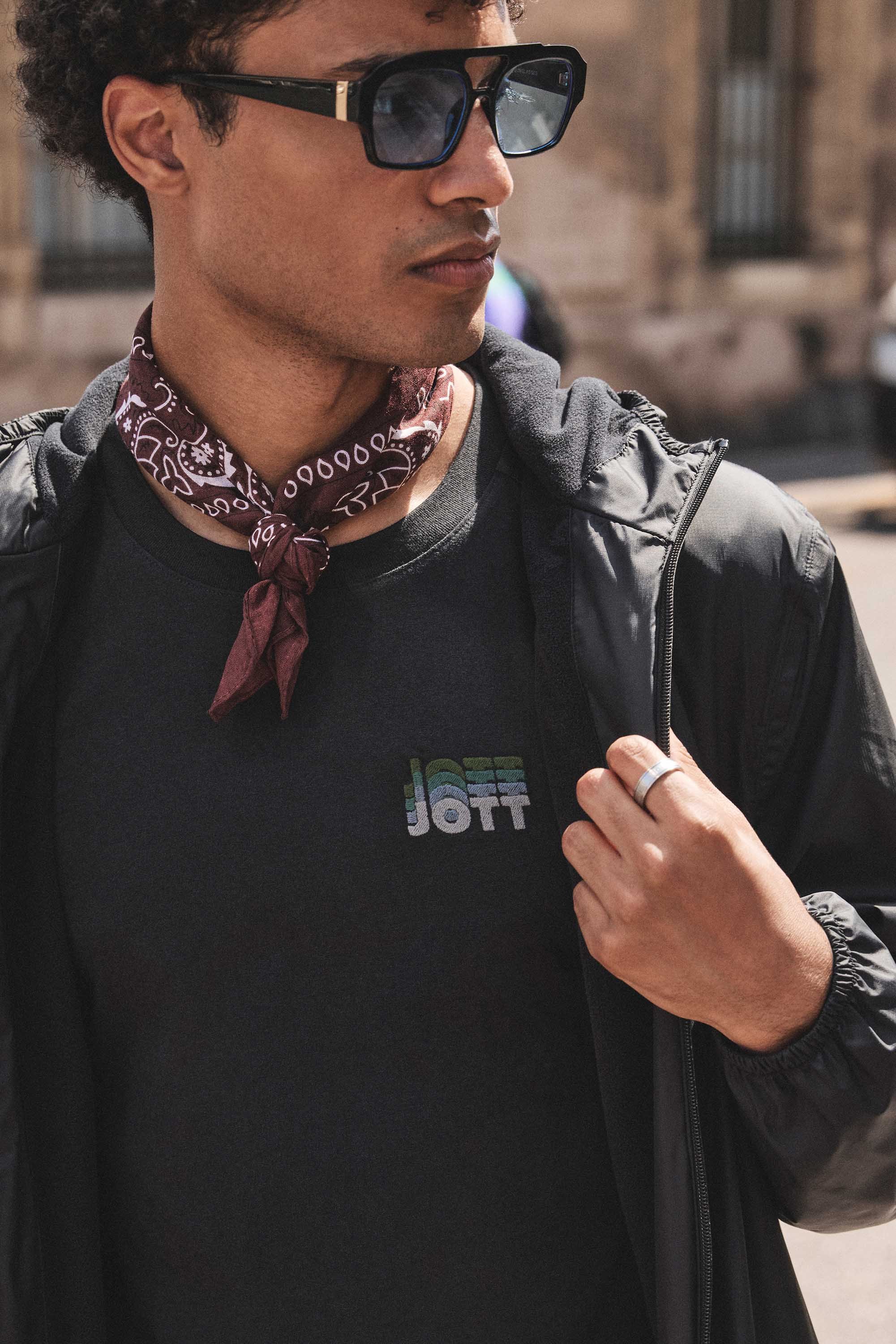 Graphic T-shirt Lone Gradient JOTT Black