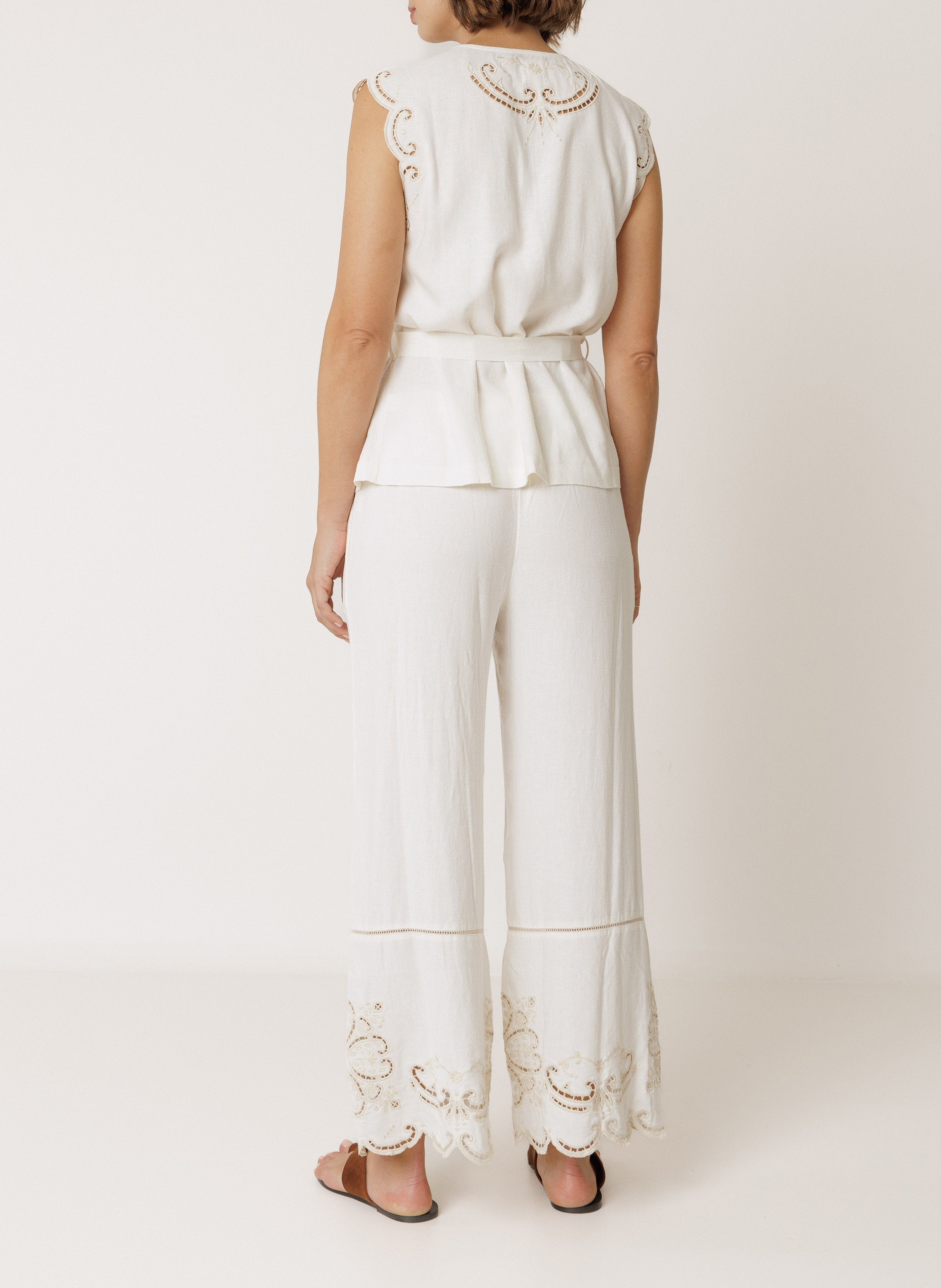 Gerade geschnittene bestickte Hose INDI & COLD Beige