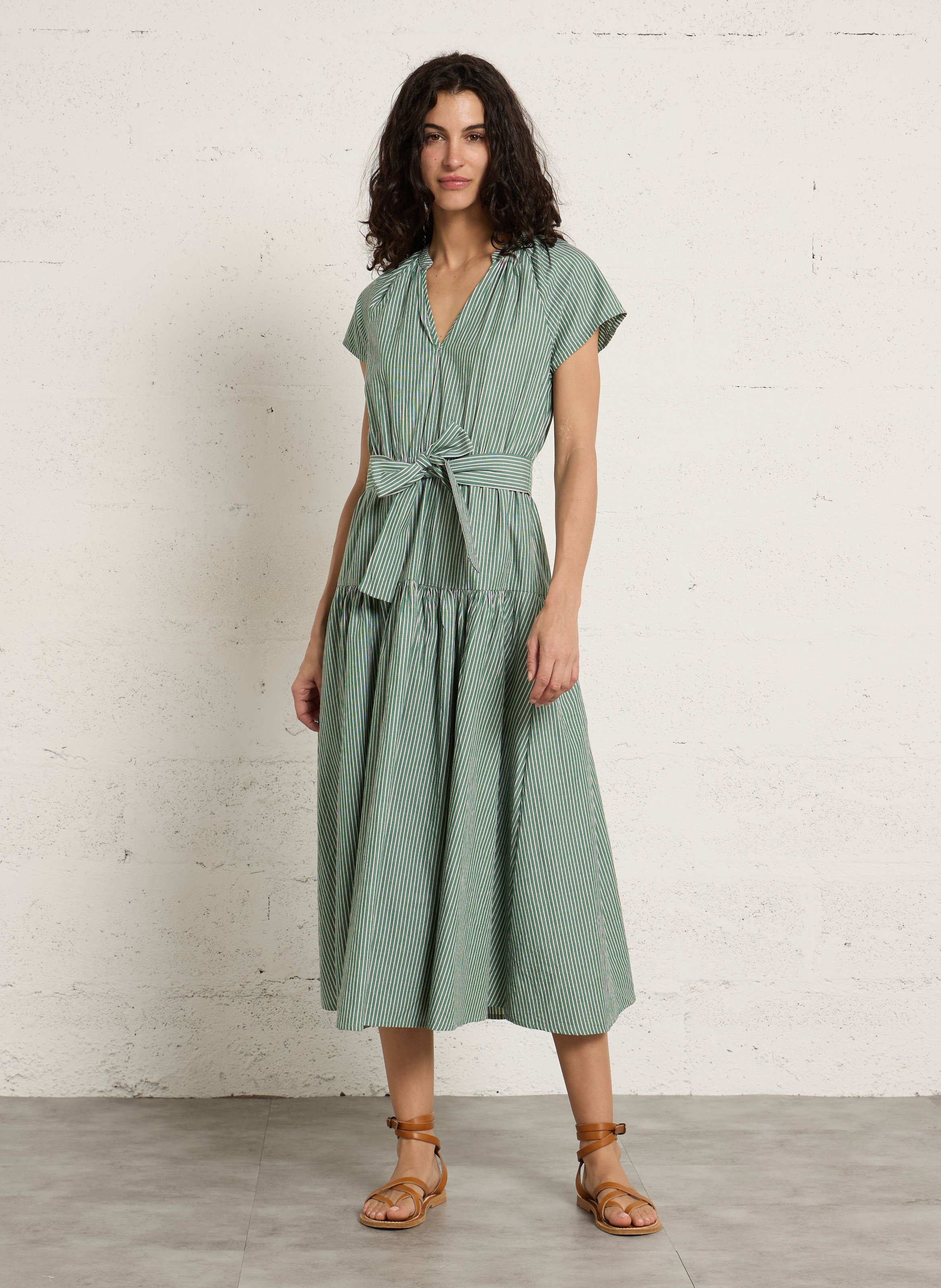 Lange, gestreepte katoenen jurk met V-hals PETITE MENDIGOTE Groen