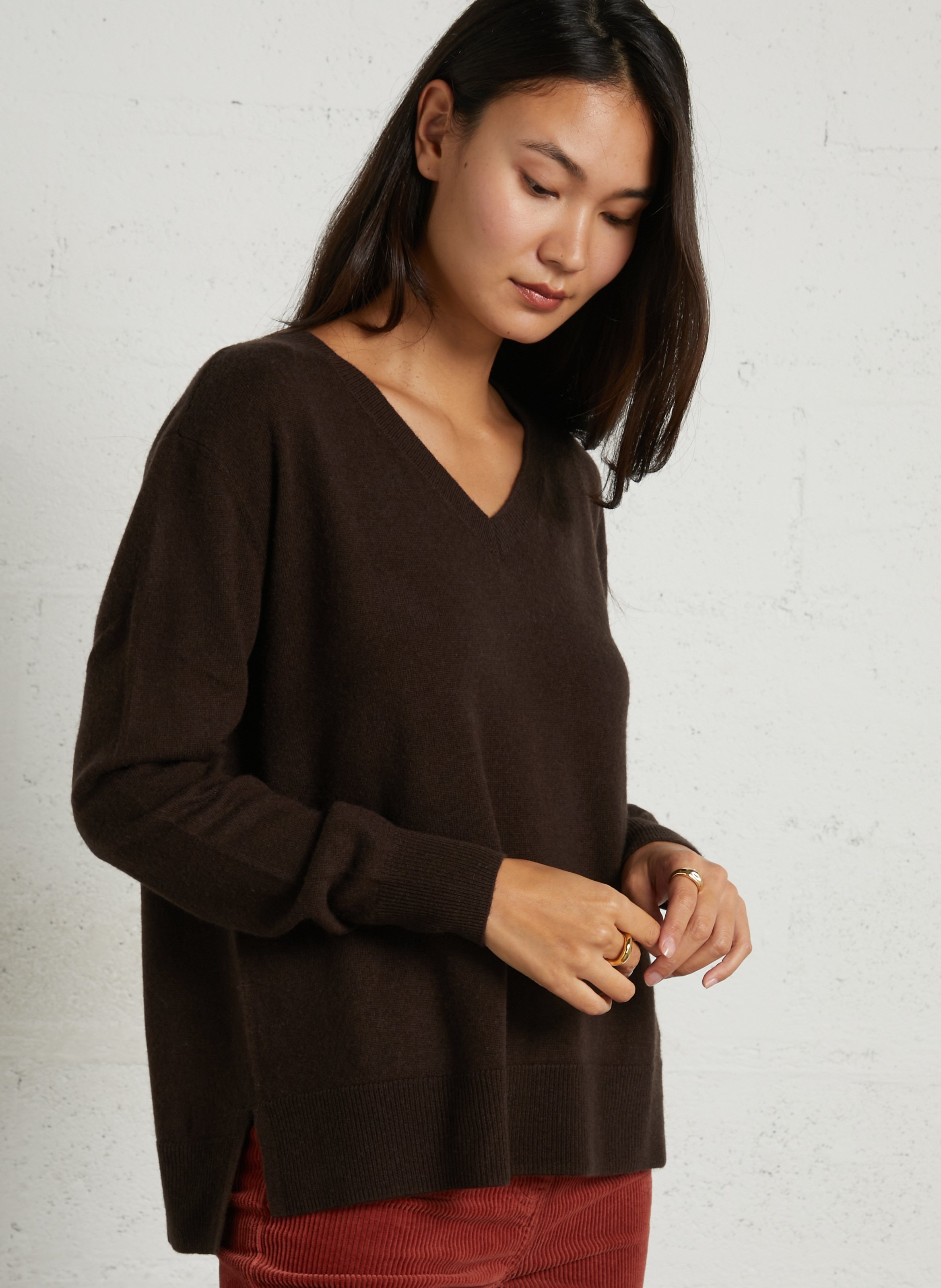 Gerade geschnittener Pullover mit V-Ausschnitt aus Wolle und Kaschmir PETITE MENDIGOTE Braun