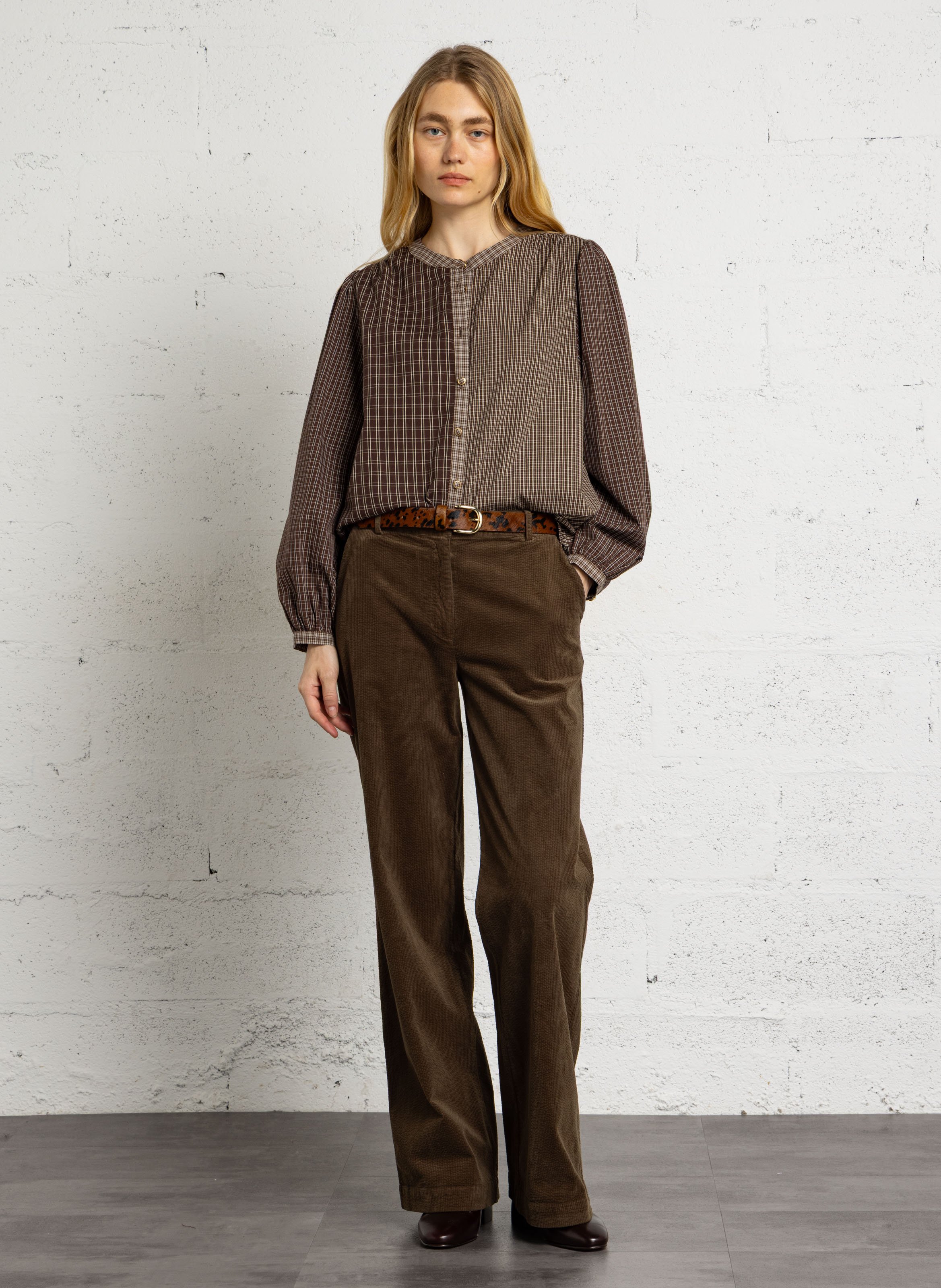 Ausgestellte Hose aus Baumwoll-Mix NICE THINGS Khaki