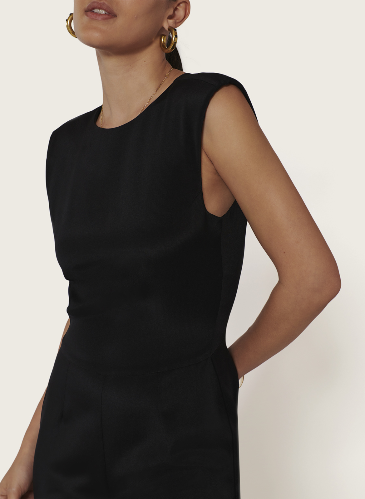 Ronde hals zijden jumpsuit KARMA KOMA Zwart