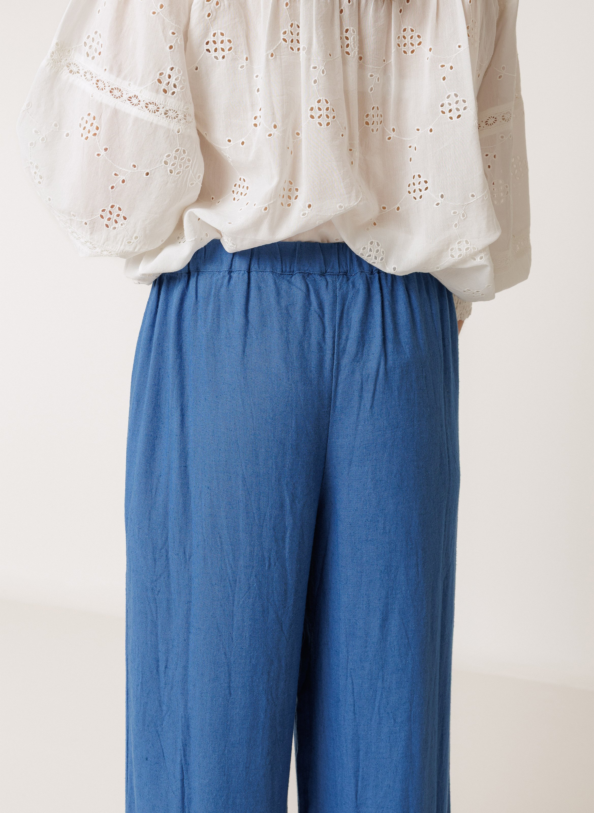 Gerade geschnittene bestickte Hose INDI & COLD Blau