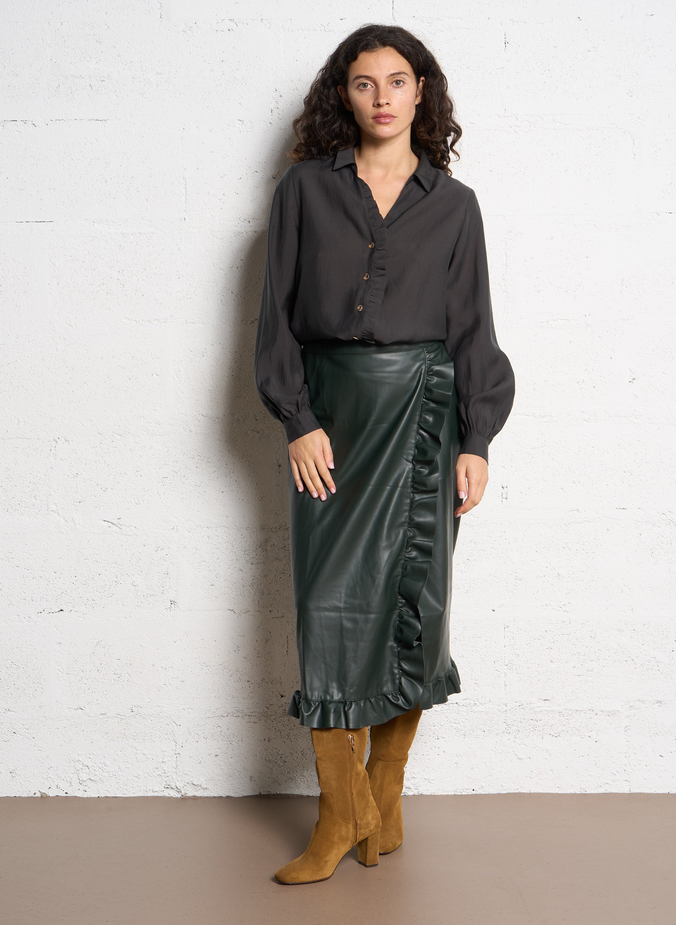 Jupe portefeuille à volants effet cuir NEVER FULLY DRESSED Vert