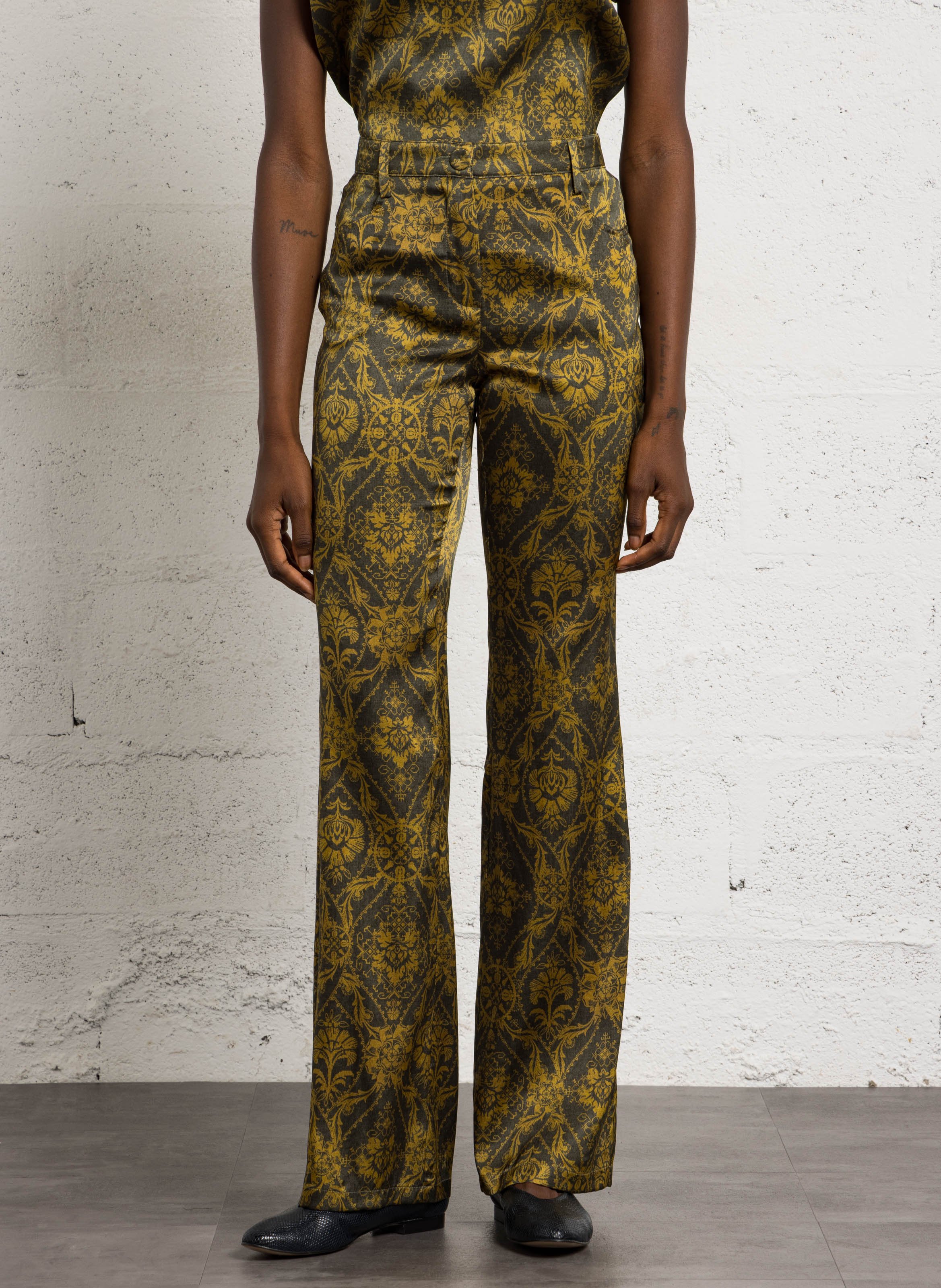 Gerade geschnittene Hose aus Seidenmix mit Print MOMONI Khaki