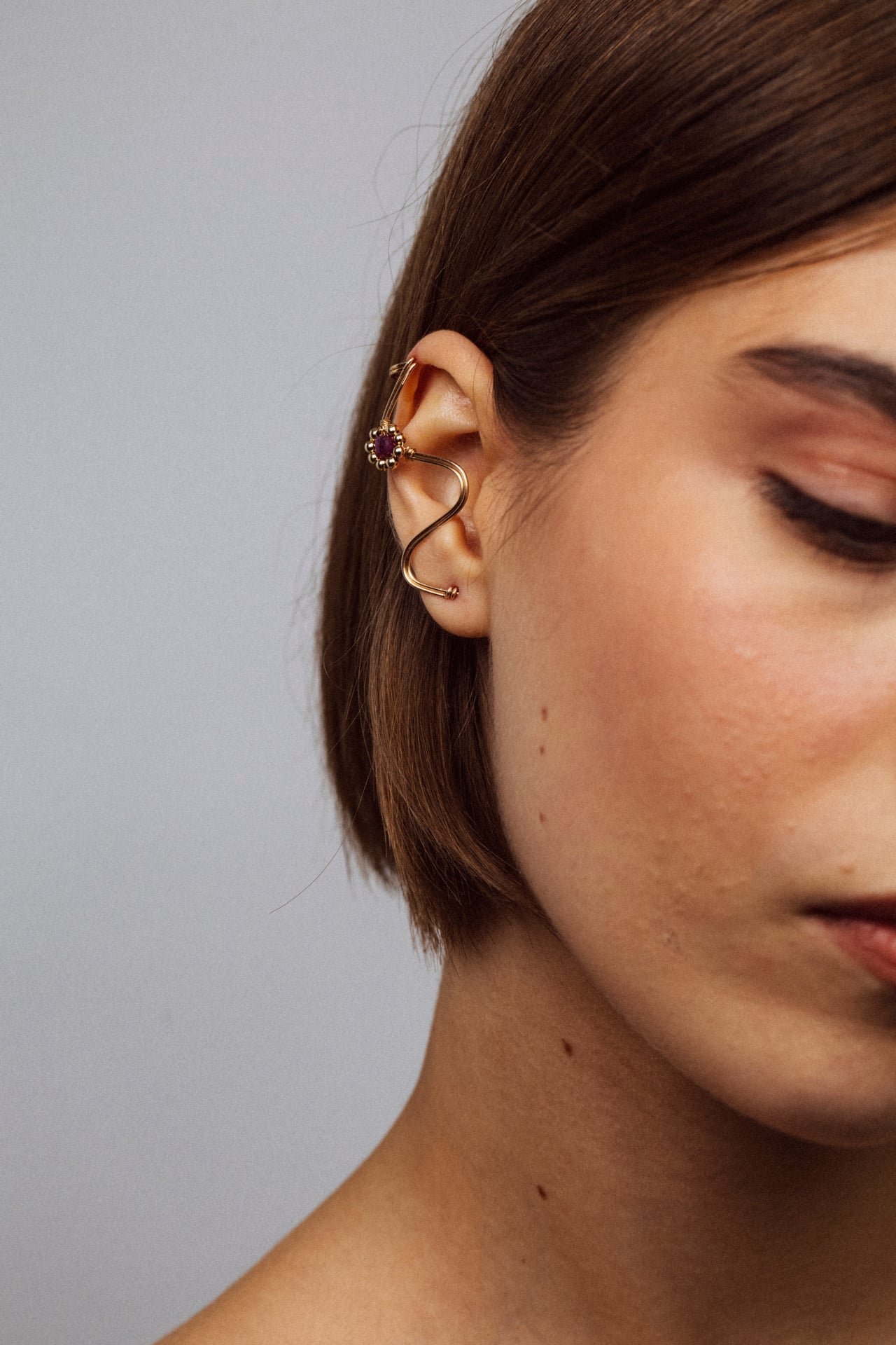 Daisy ear jewel - ruby YAY Golden