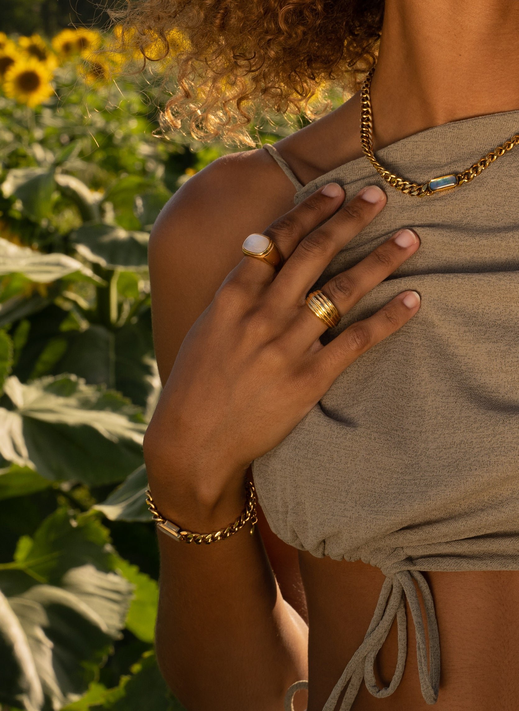 Wide musca ring Golden