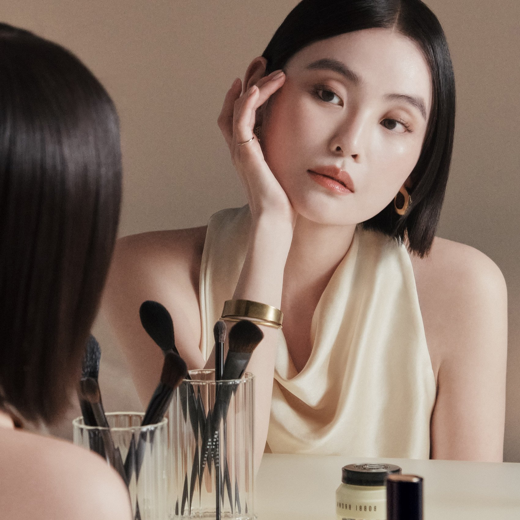 Serum Silk Foundation - Fond de teint révélateur d'éclat | Natural BOBBI BROWN Beauté