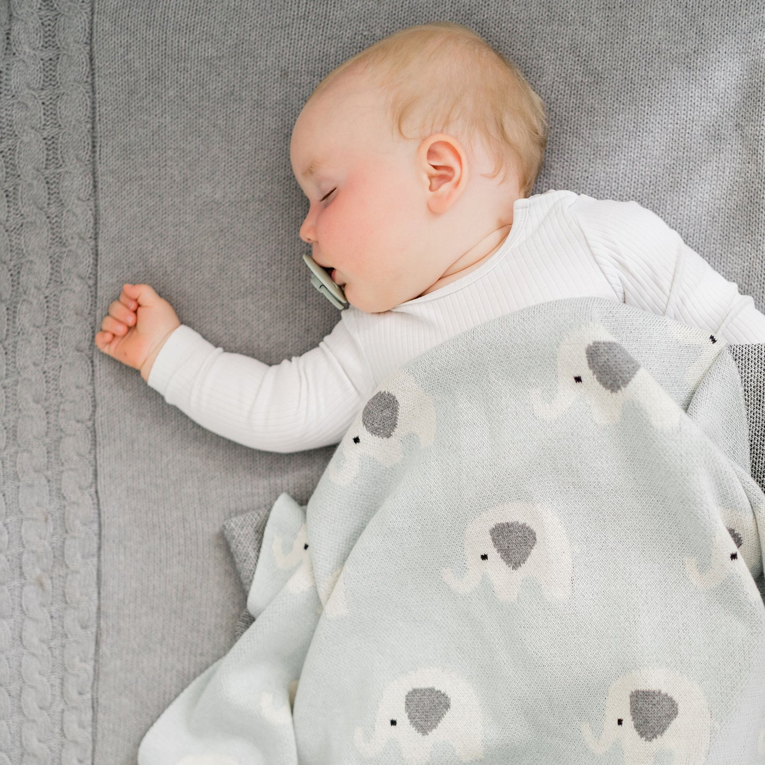 Ultra-soft knitted baby blanket - 100% cotton White