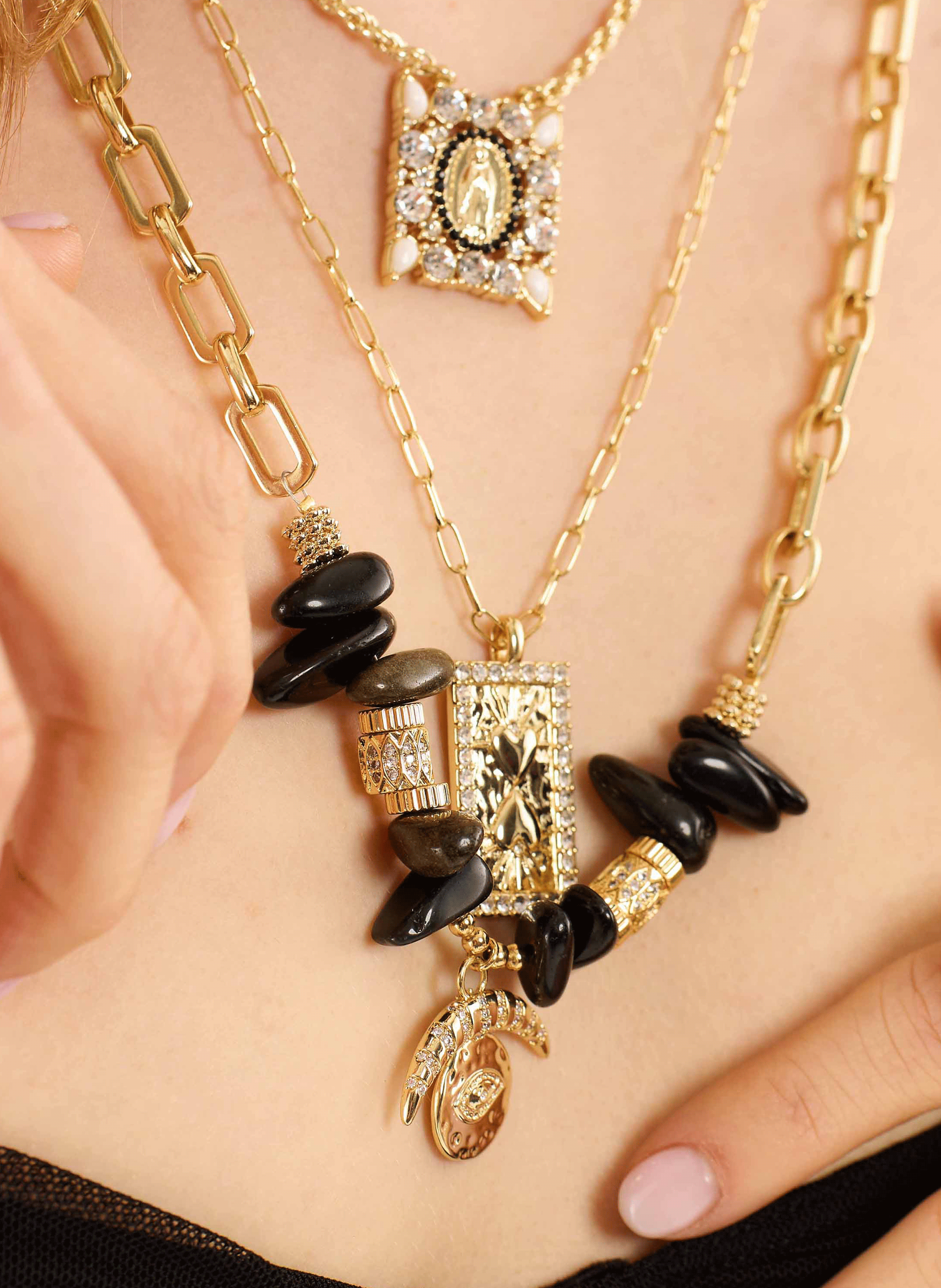 Chain necklace with dangling charms and central cabochon HIPANEMA Black