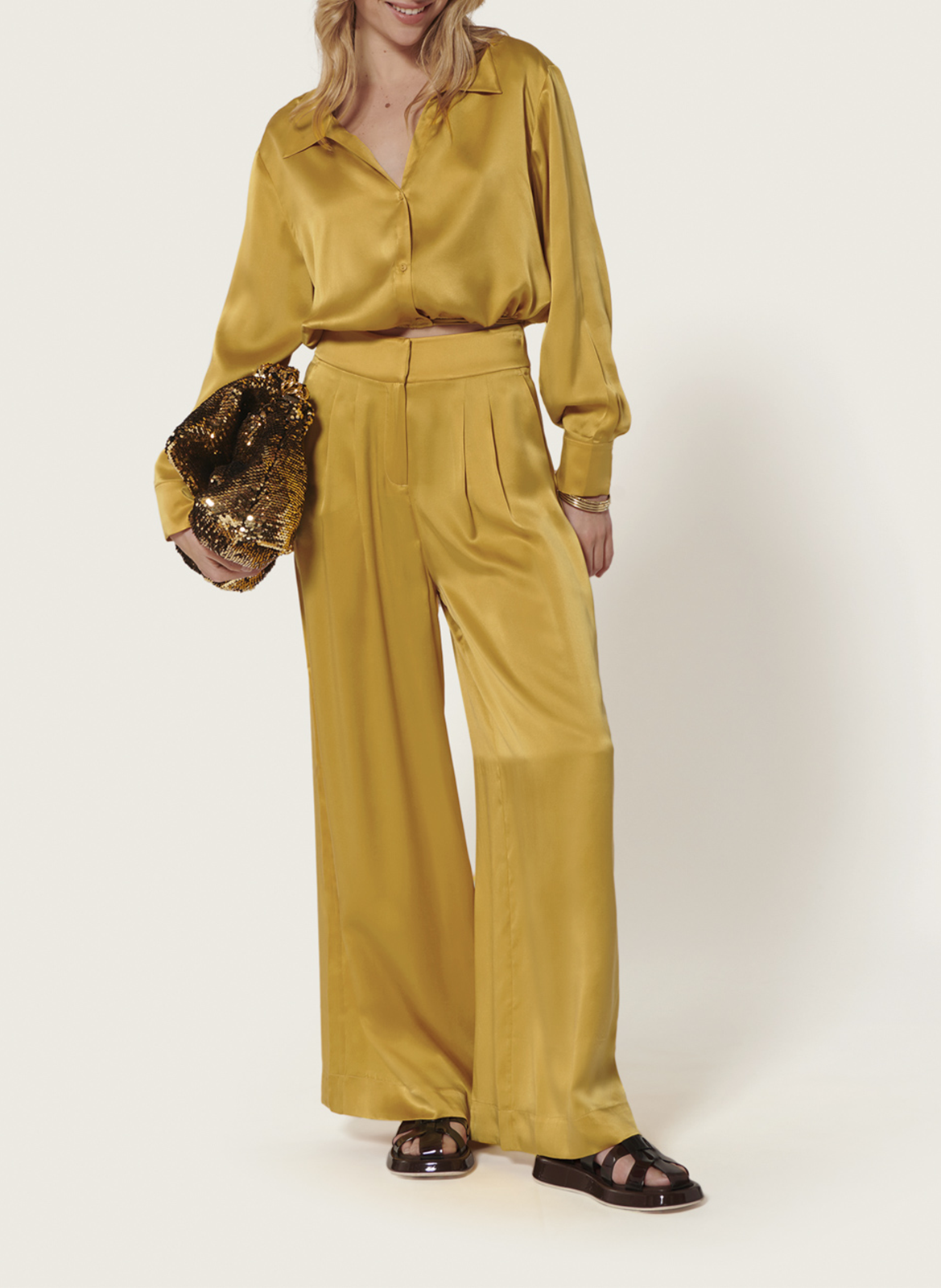 Korte satijnen blouse met verstelbare pasvorm KARMA KOMA Geel