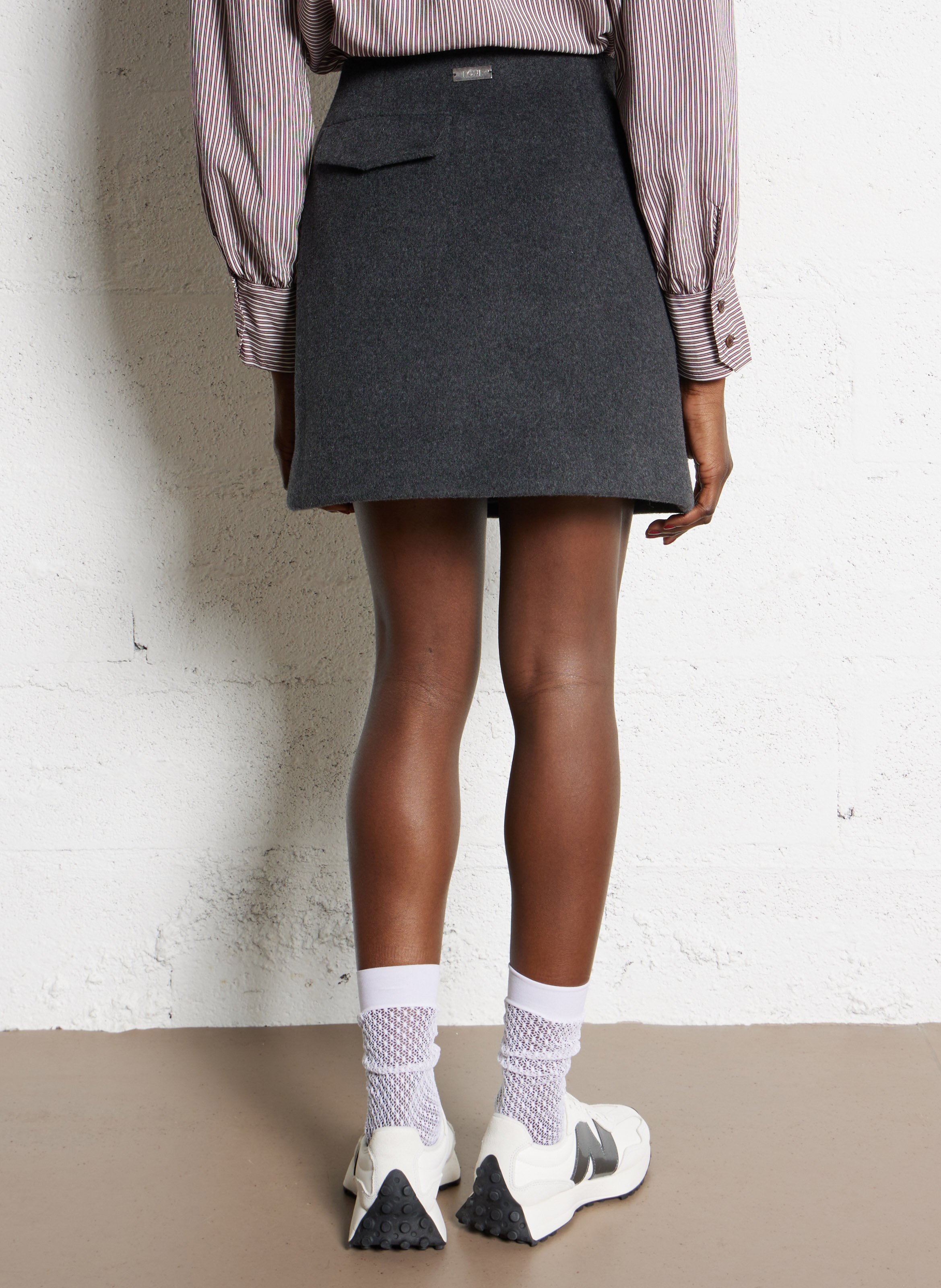 Jupe courte portefeuille en laine mélangée MARGAUX LONNBERG Argent