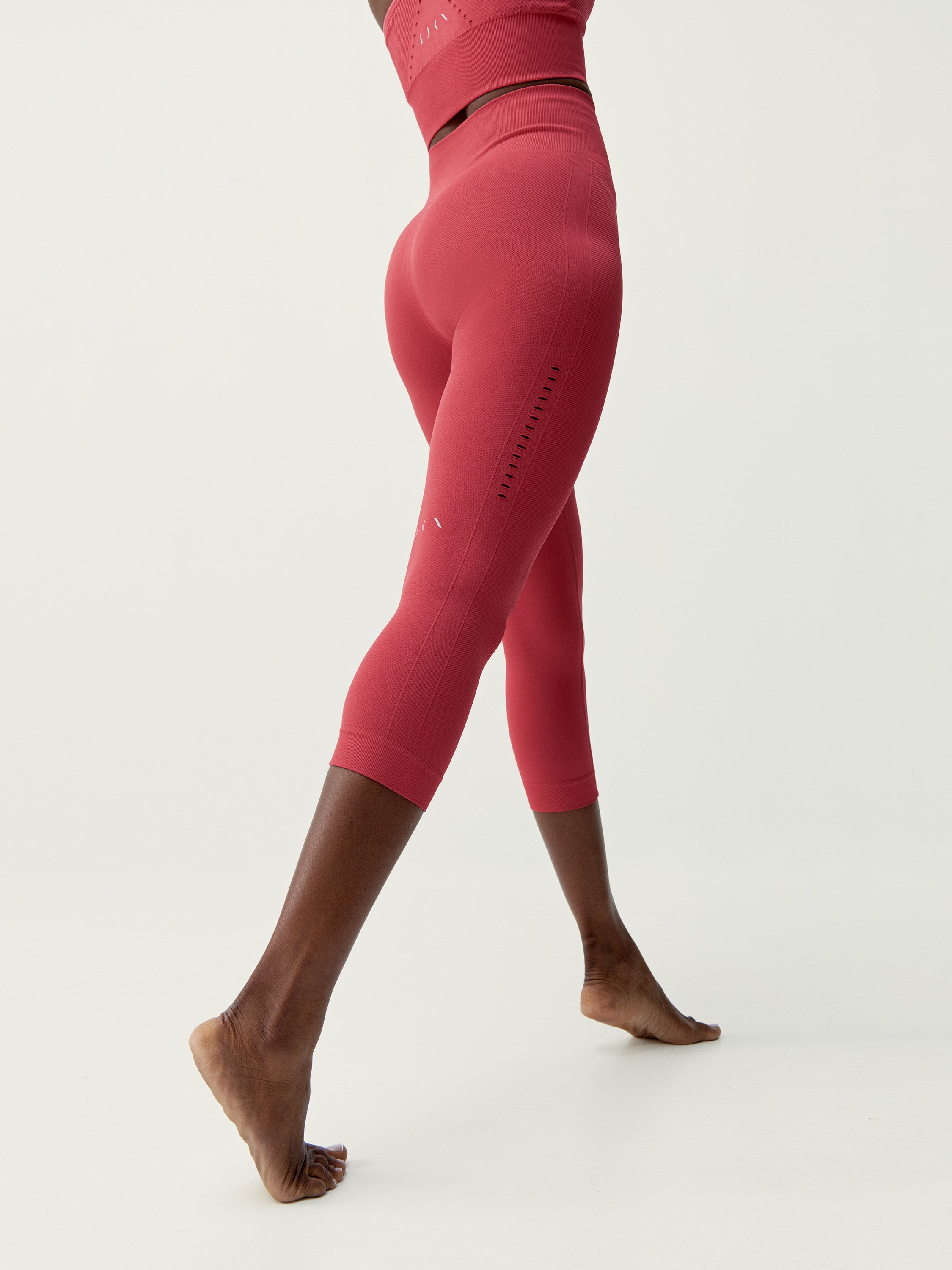 Seamless Capri Sports Legging BORN LIVING YOGA Red