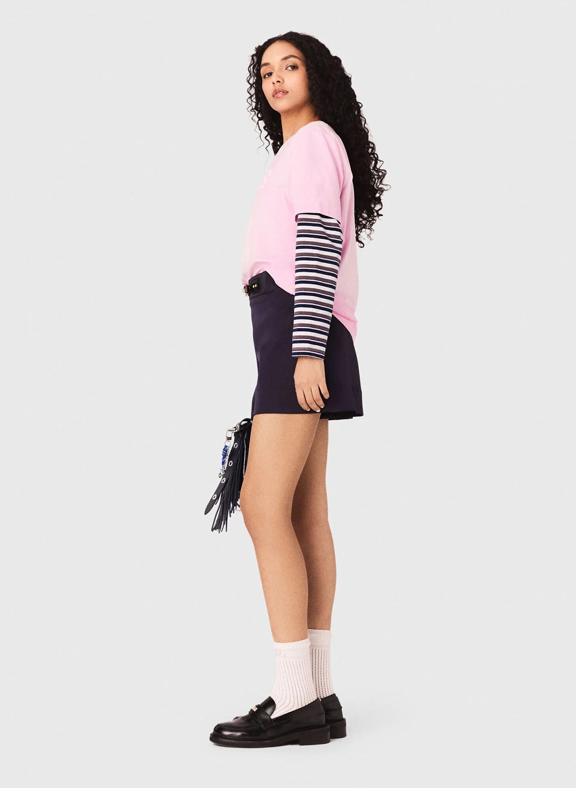 Recht, katoenen T-shirt met ronde hals en zeefdruk MAJE Roze