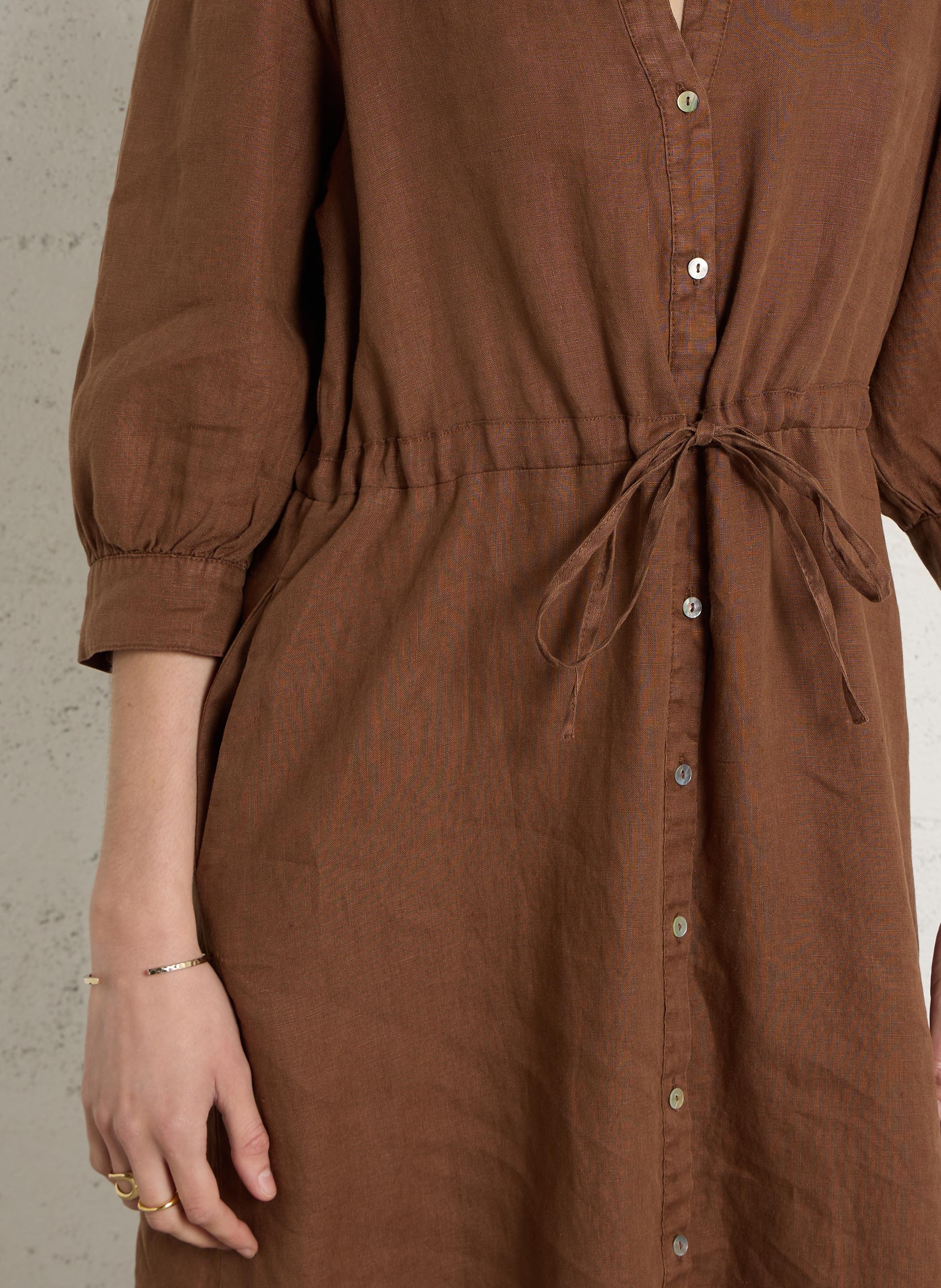 Weites langes Leinenkleid SUD EXPRESS Braun