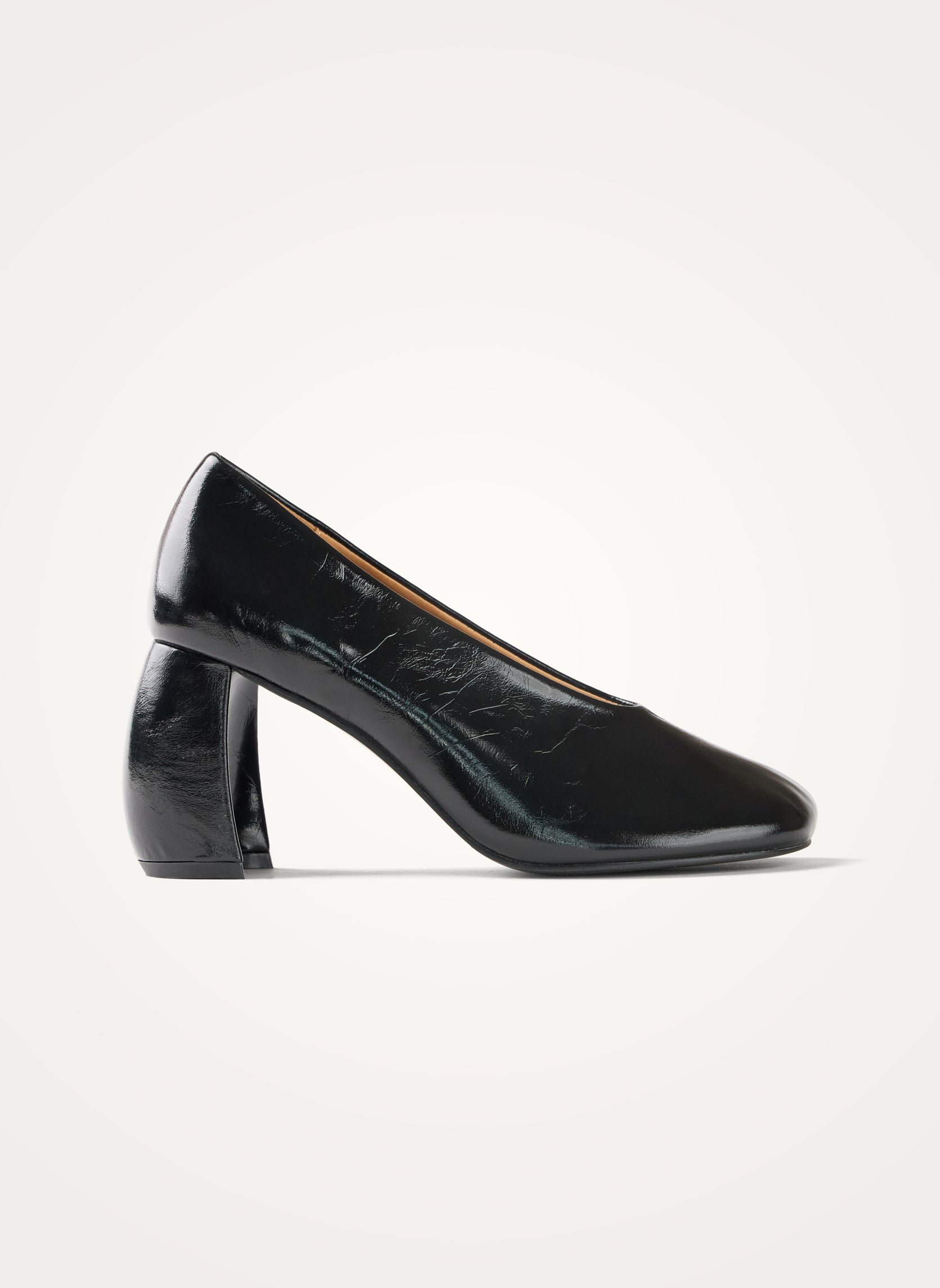 Half Moon Heel Pumps VANESSA WU Black