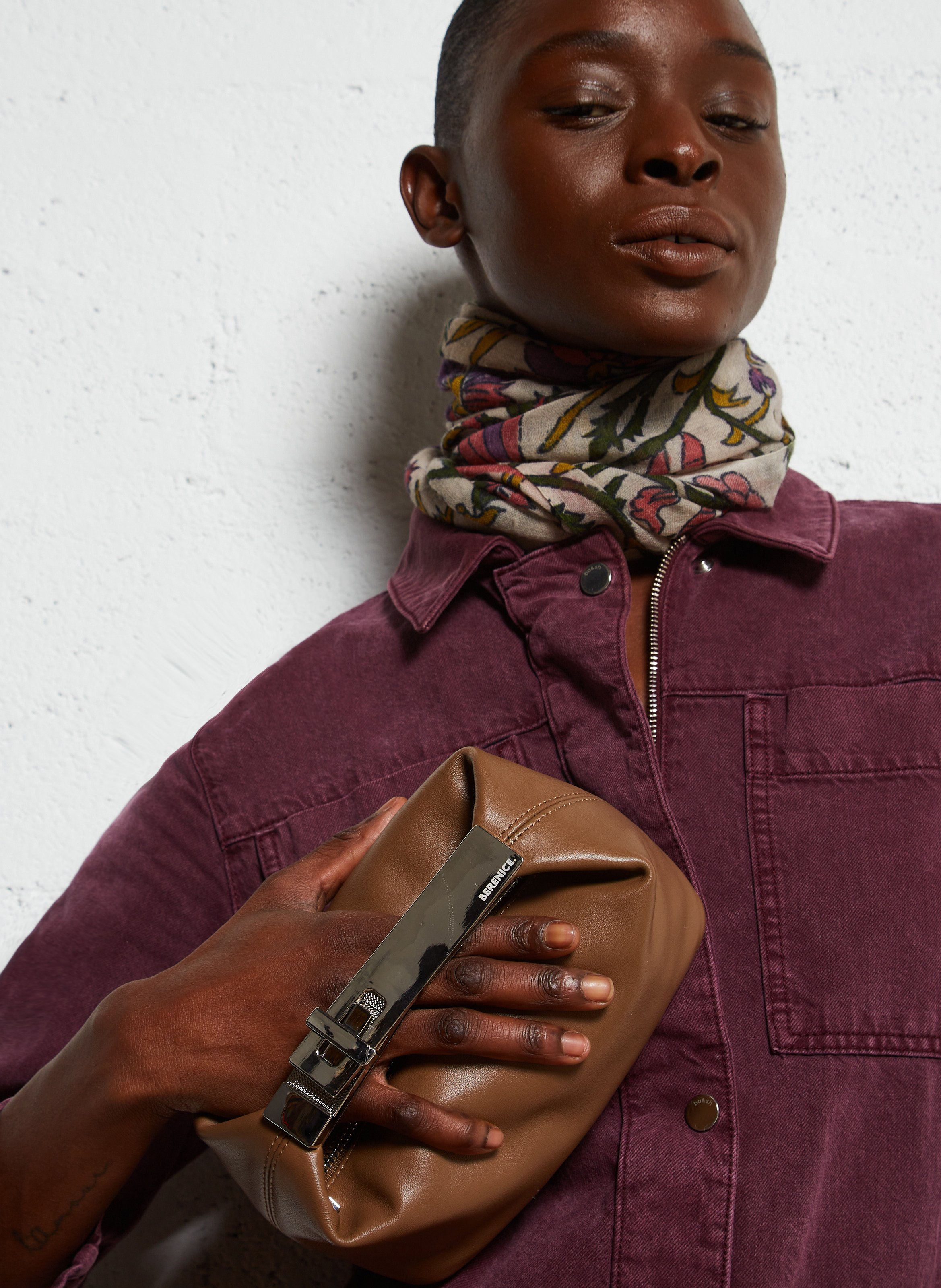 Kleine Ledertasche mit Metallgriff BERENICE Braun