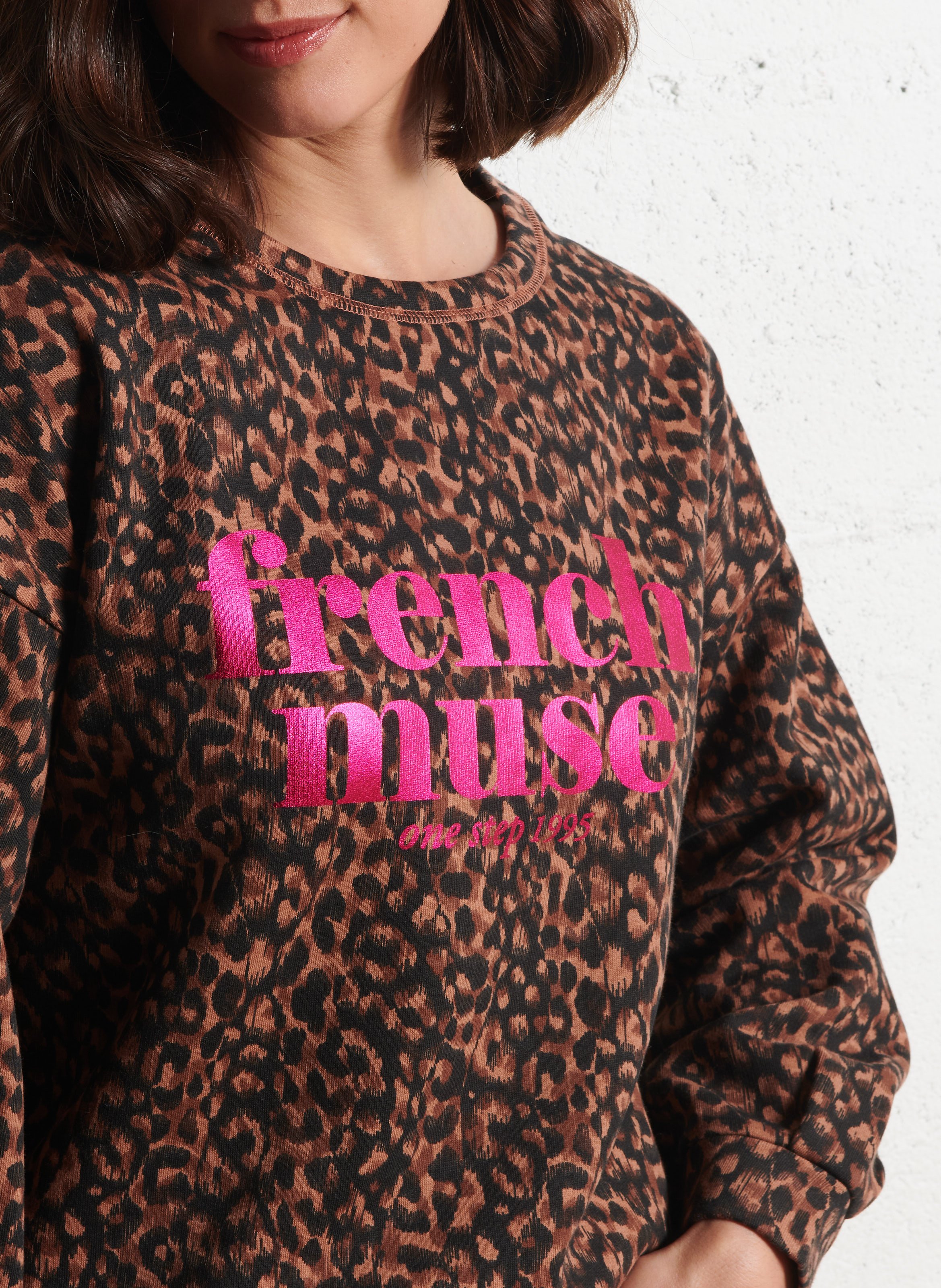 Straight sweatshirt with leopard print ONE STEP Black