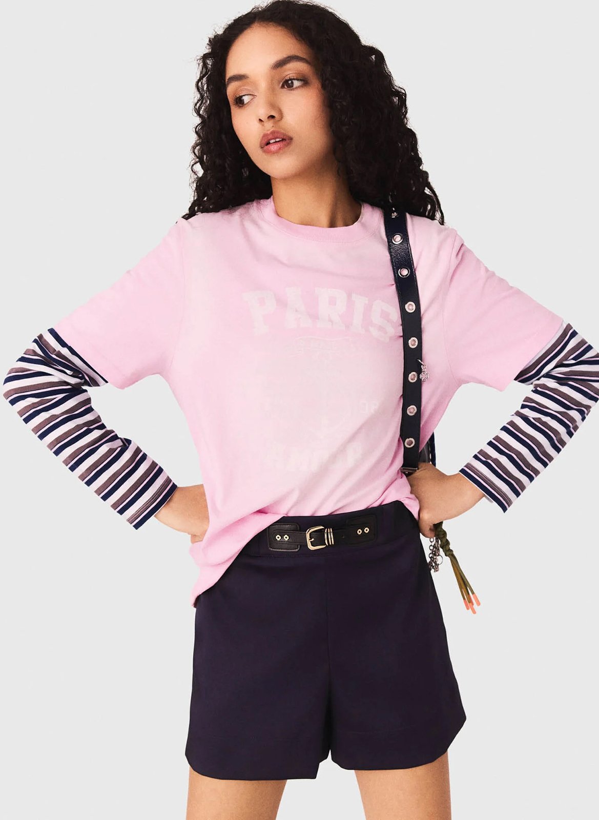 Recht, katoenen T-shirt met ronde hals en zeefdruk MAJE Roze