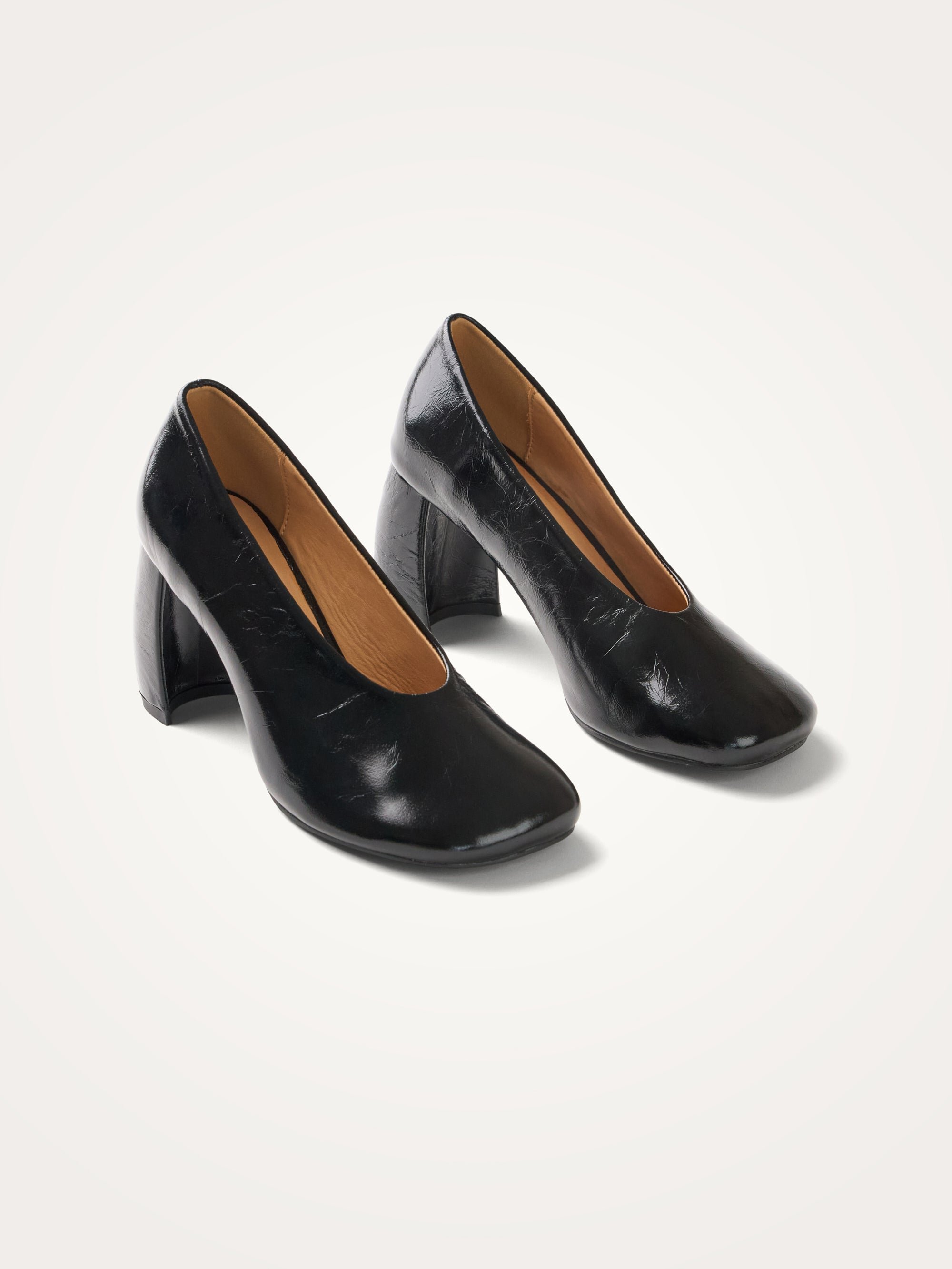 Half Moon Heel Pumps VANESSA WU Black