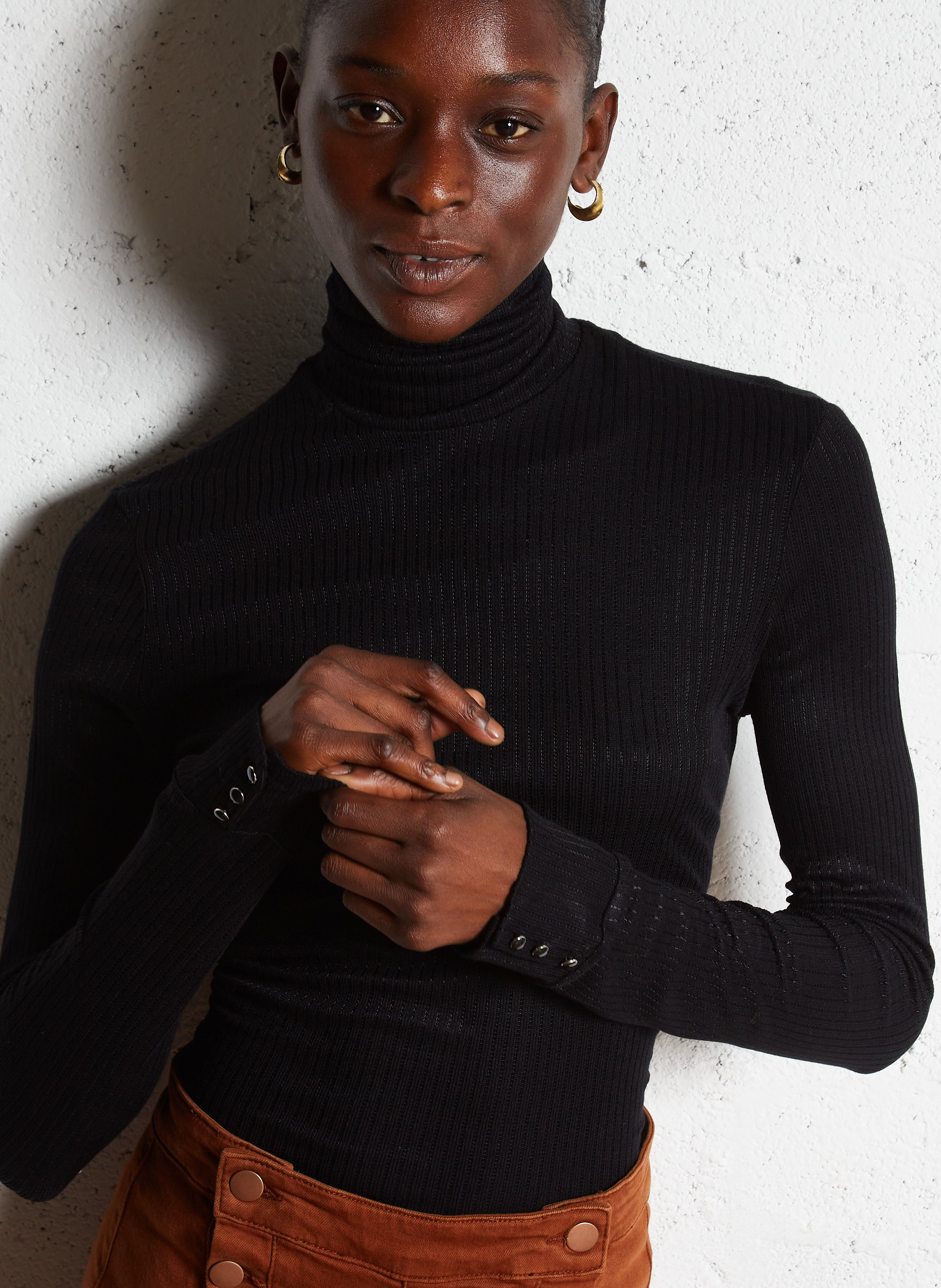 Black fitted turtleneck best sale