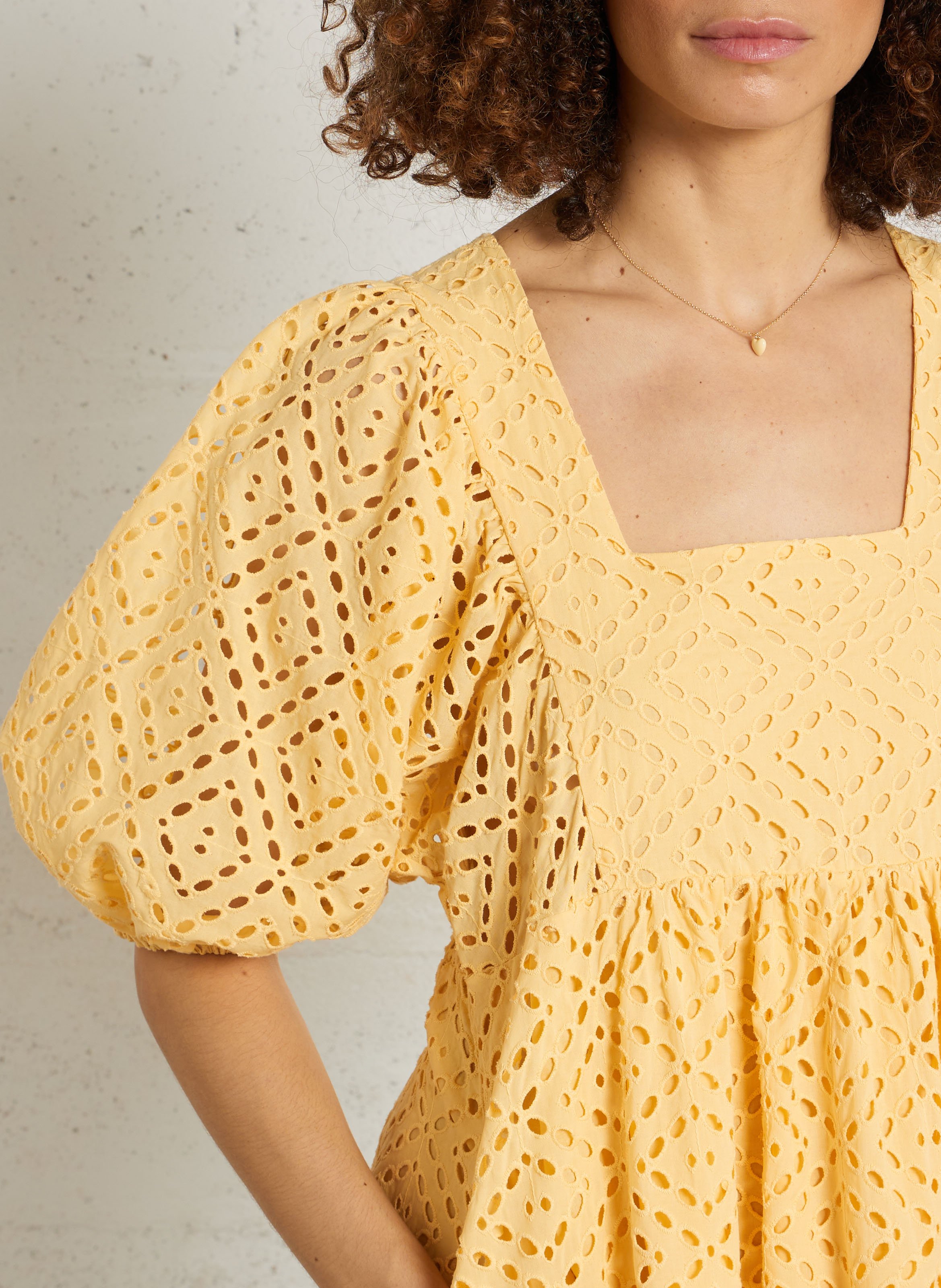 Robe midi brodée en coton THE TINY BIG SISTER Jaune