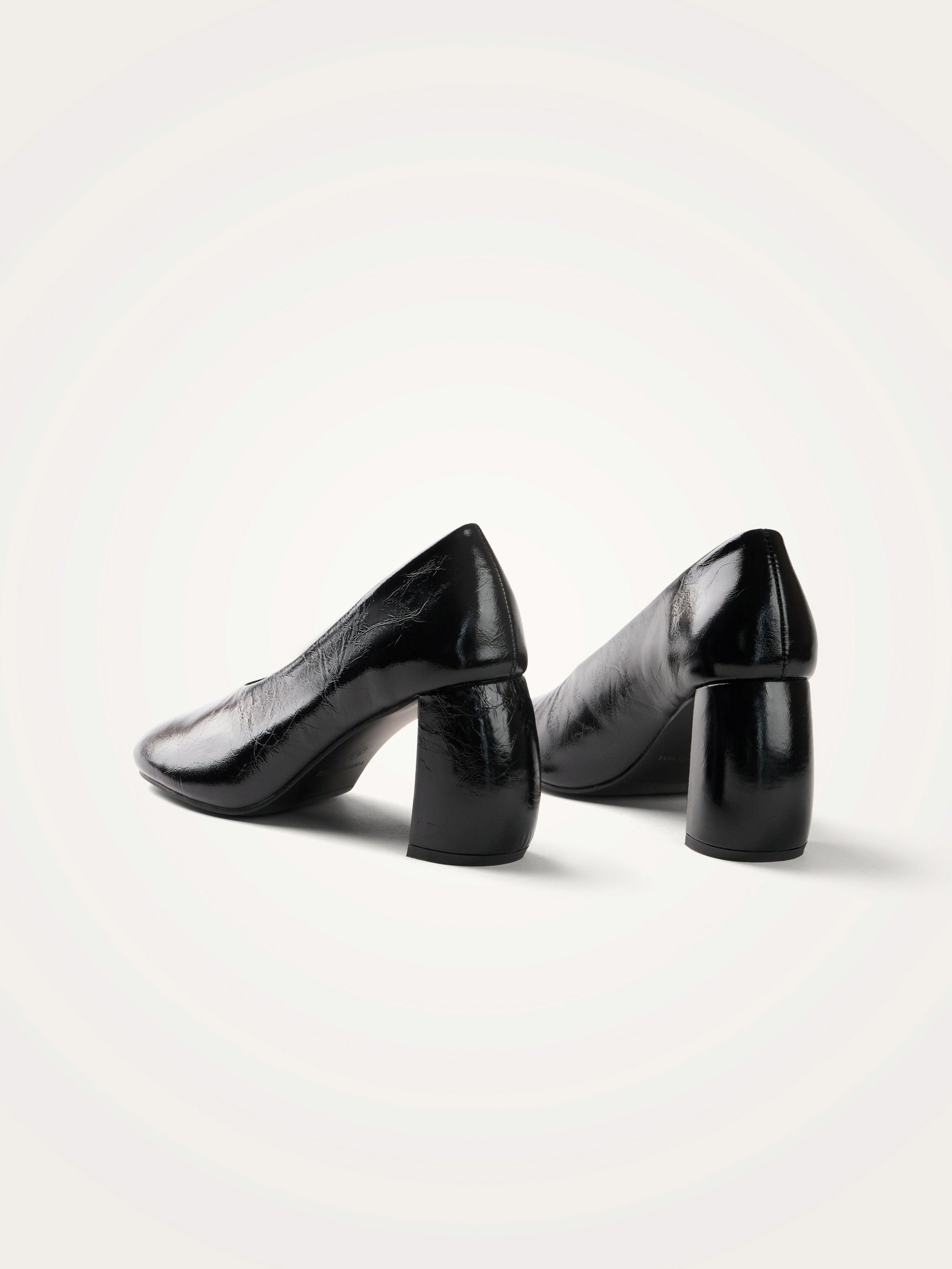 Half Moon Heel Pumps VANESSA WU Black
