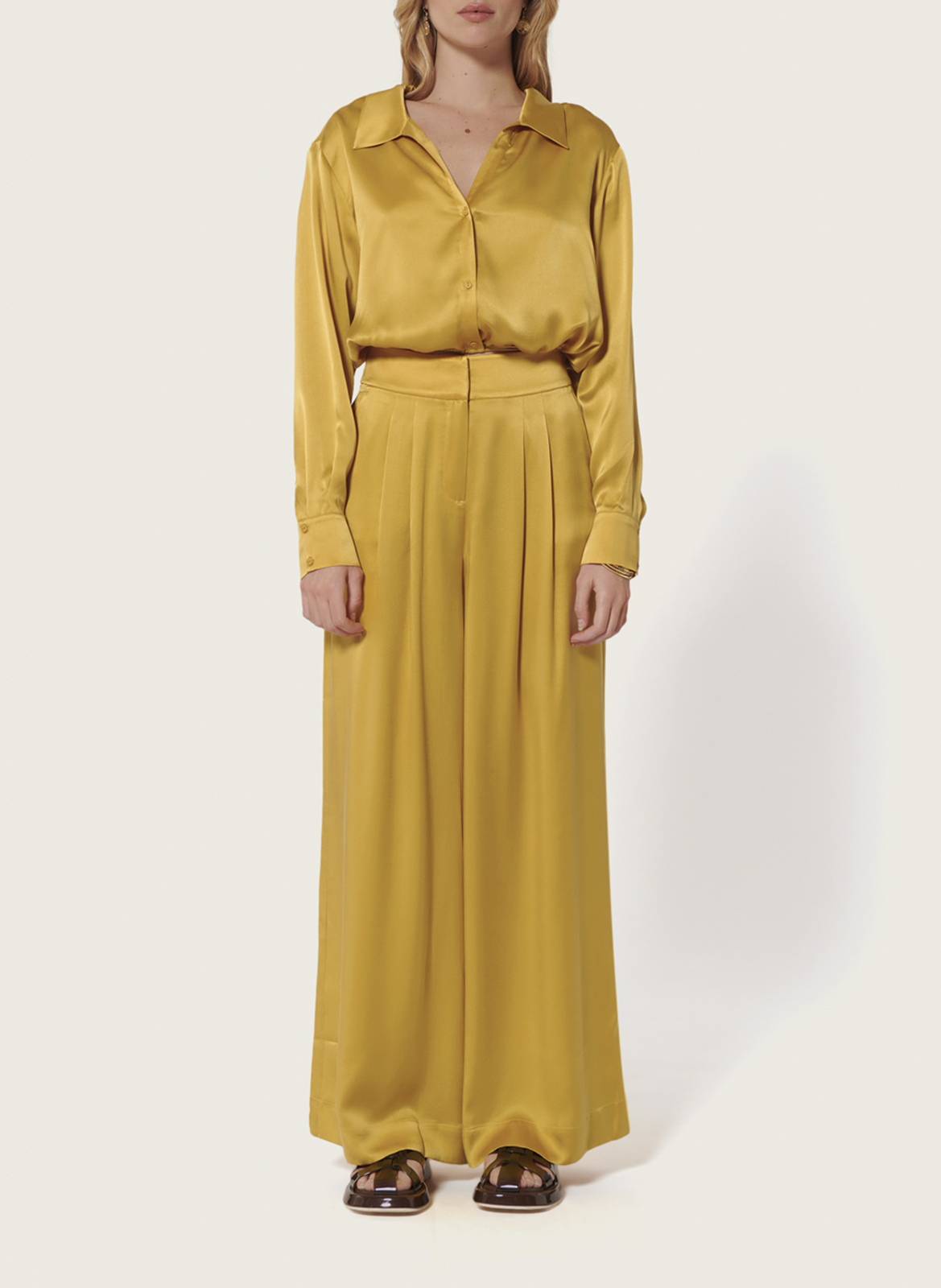 Korte satijnen blouse met verstelbare pasvorm KARMA KOMA Geel