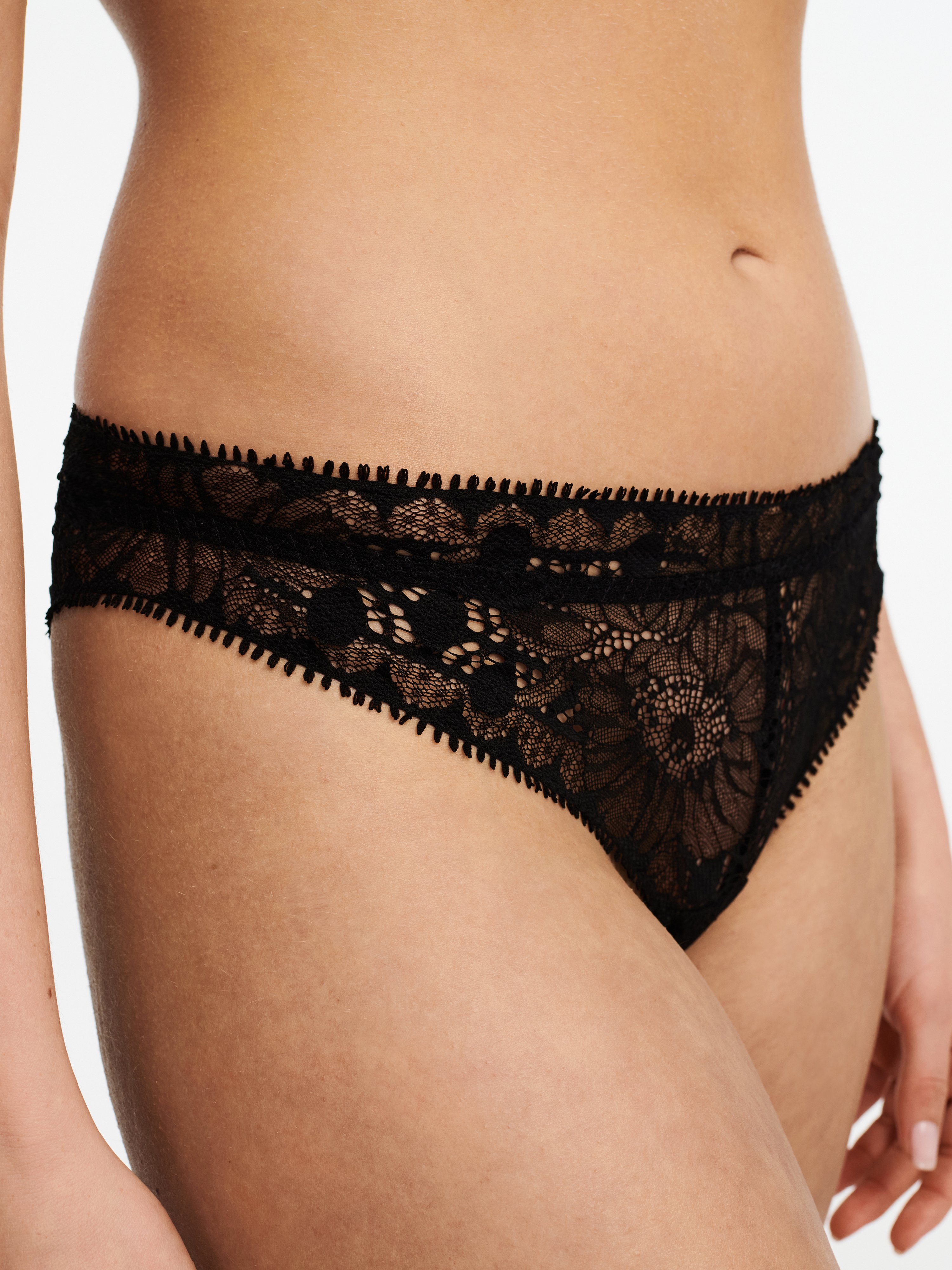 Aventurine lace tanga CHANTELLE Black