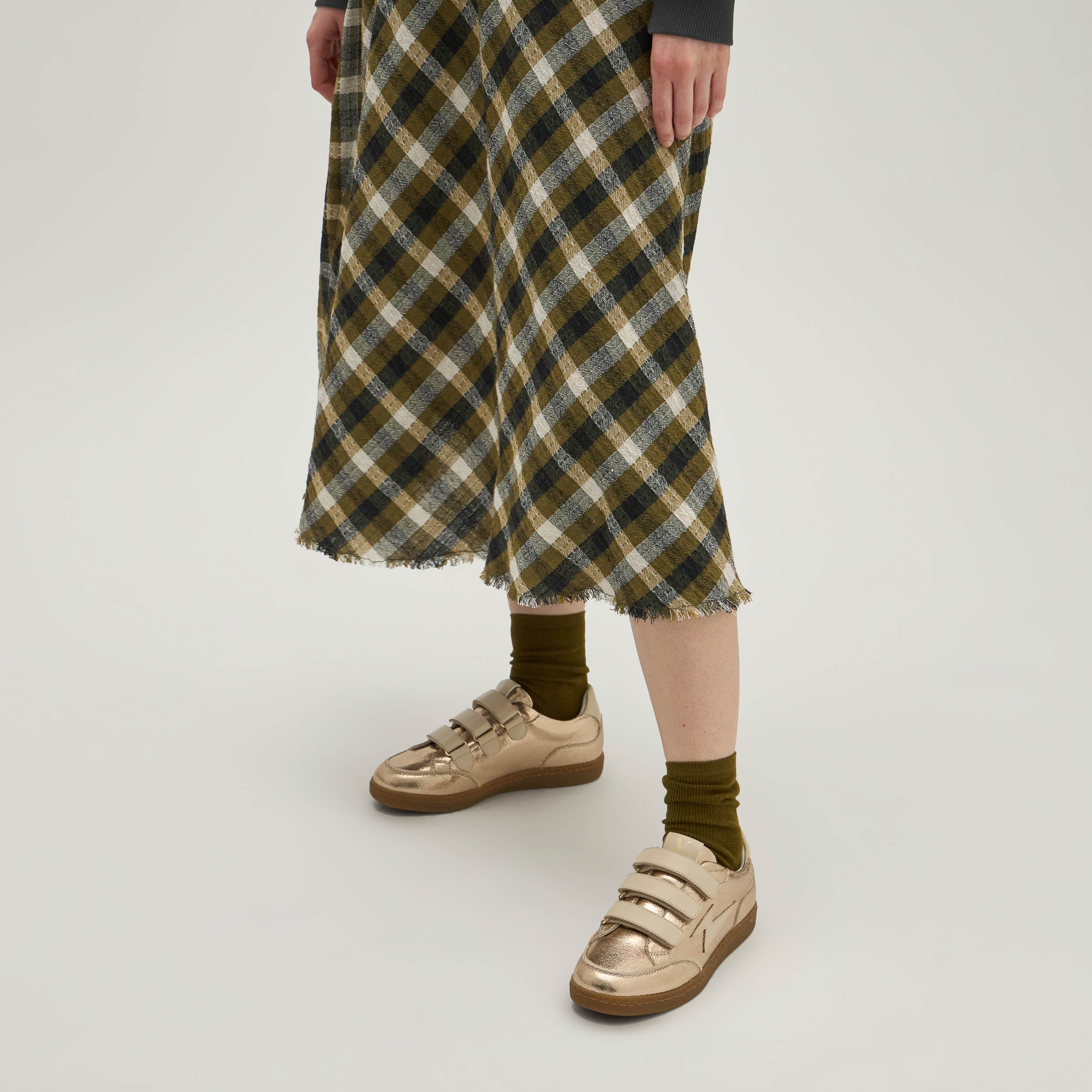 Low retro and metallic sneakers VANESSA WU Golden