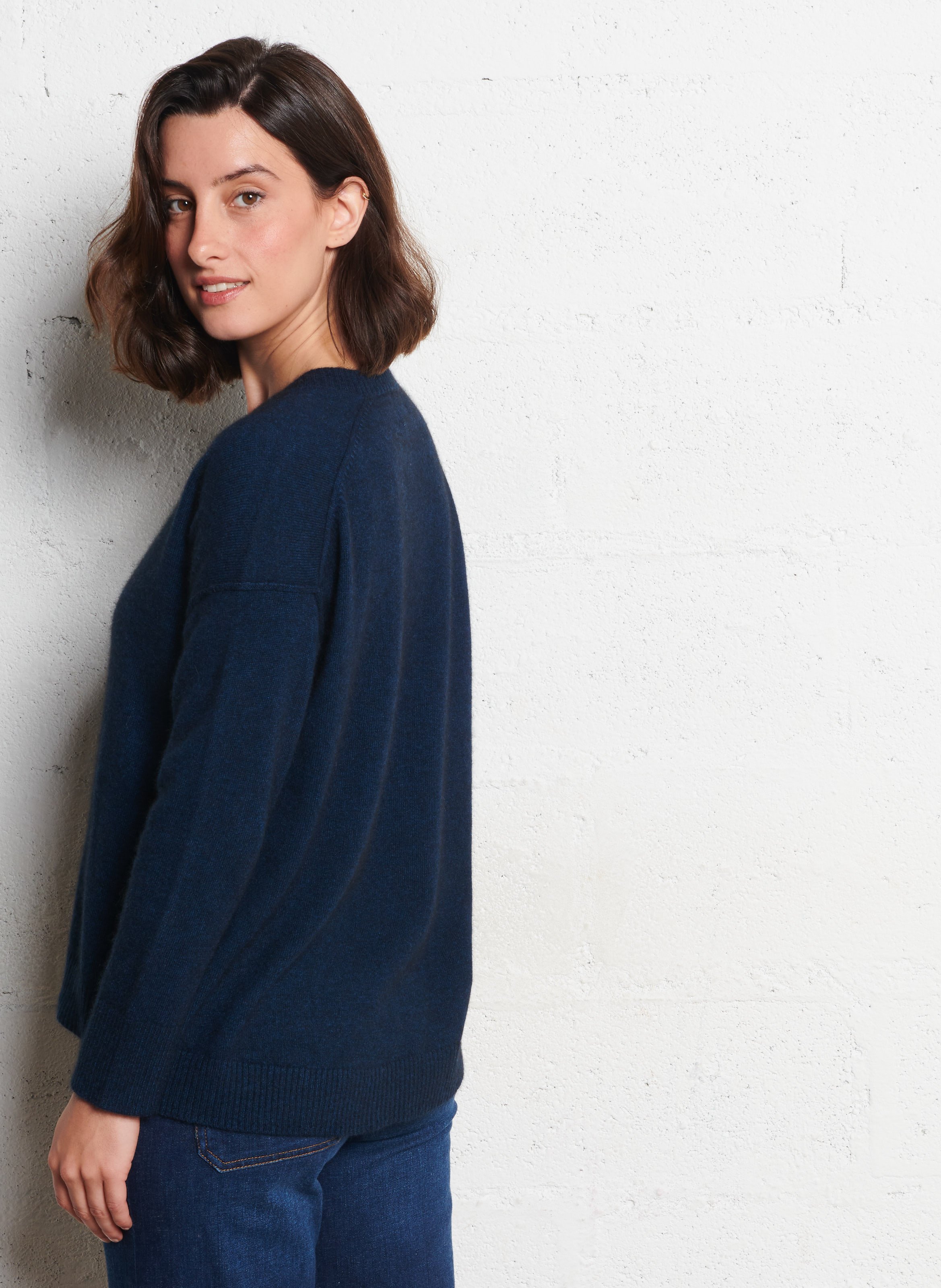 Deep-V two-tone sweater BELLA JONES Blue