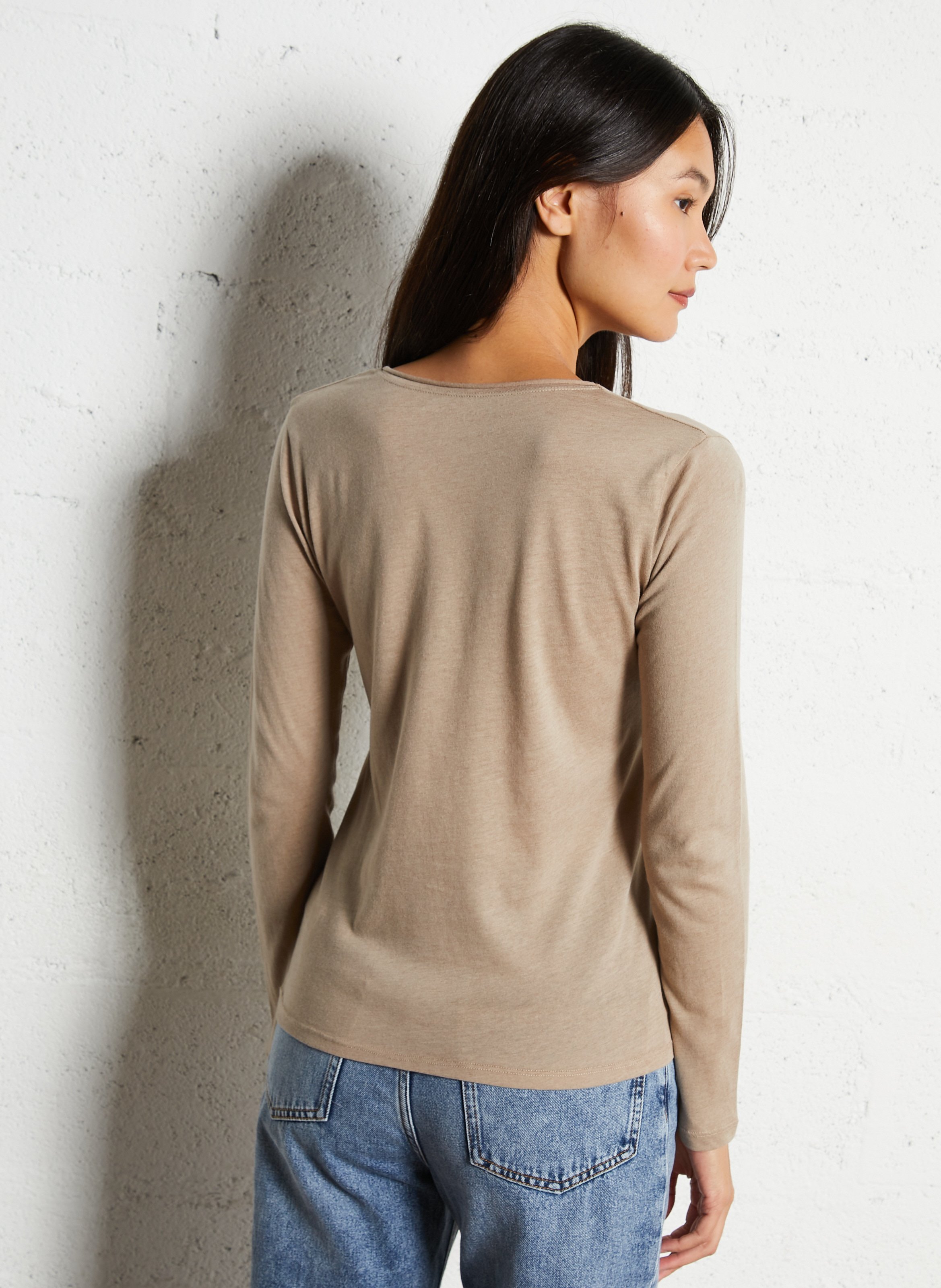 Tee-shirt col V en coton mélangé MAJESTIC FILATURES Beige