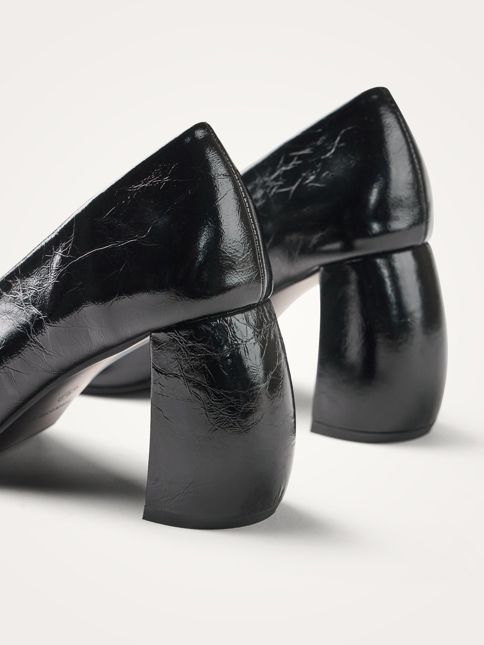Half Moon Heel Pumps VANESSA WU Black