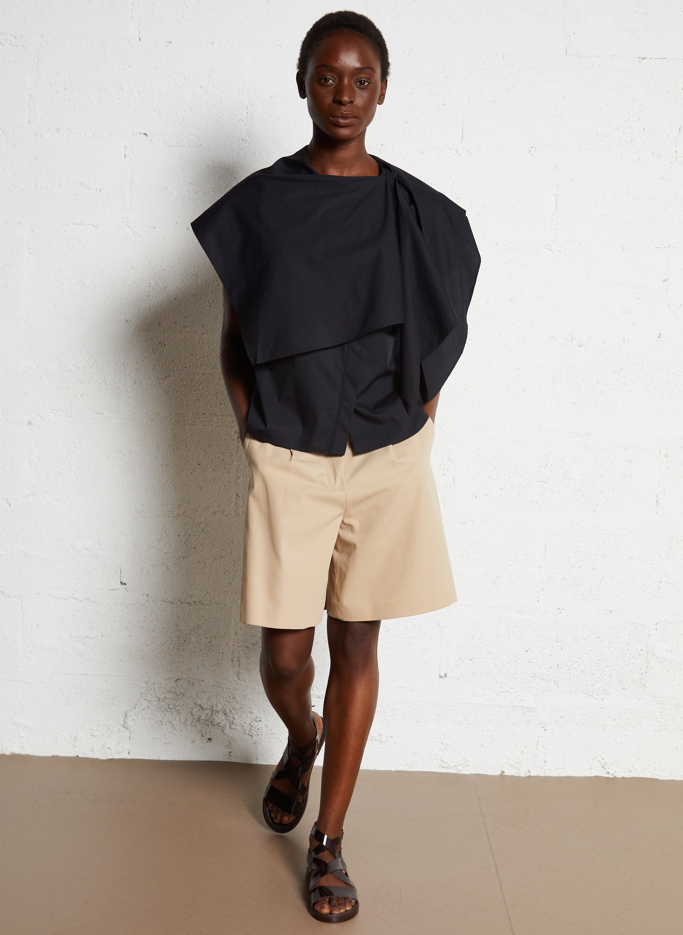 Top manches courtes à fermeture asymétrique THE LABEL EDITION Noir