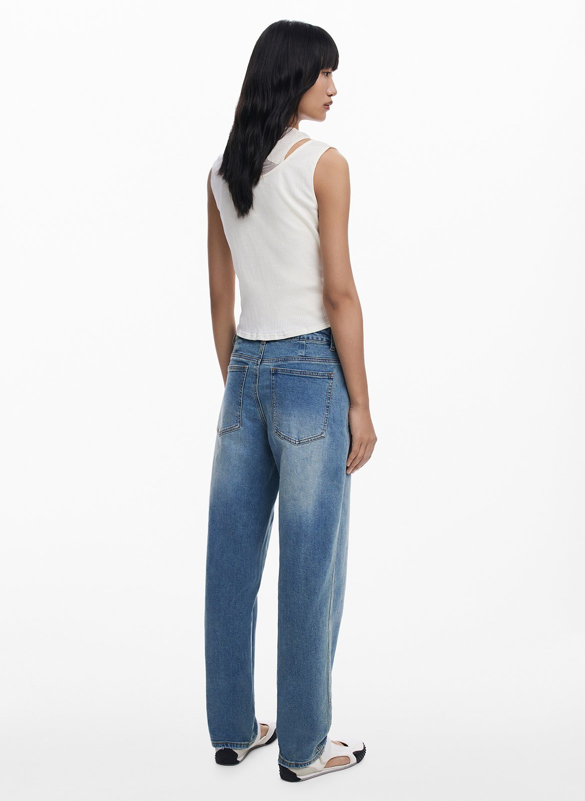 - Jeans dritti
- 5 tasche
- Taglio dritto
- Effetto délavé DESIGUAL Blu