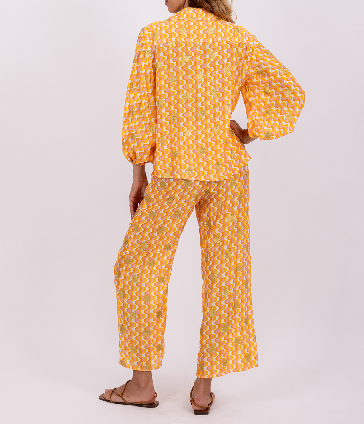 Hoch sitzende fließende Hose mit Muster SUNDRESS Gelb