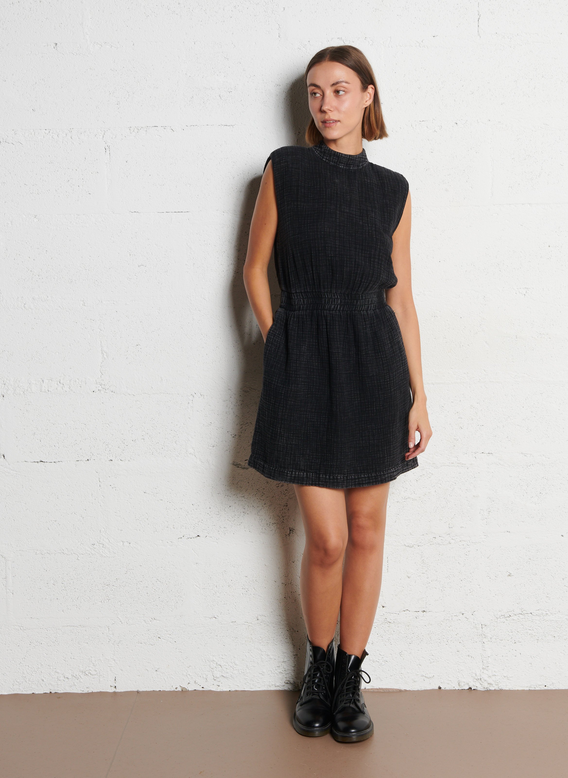 Kurzkleid aus Viskose-Mix IKKS Grau