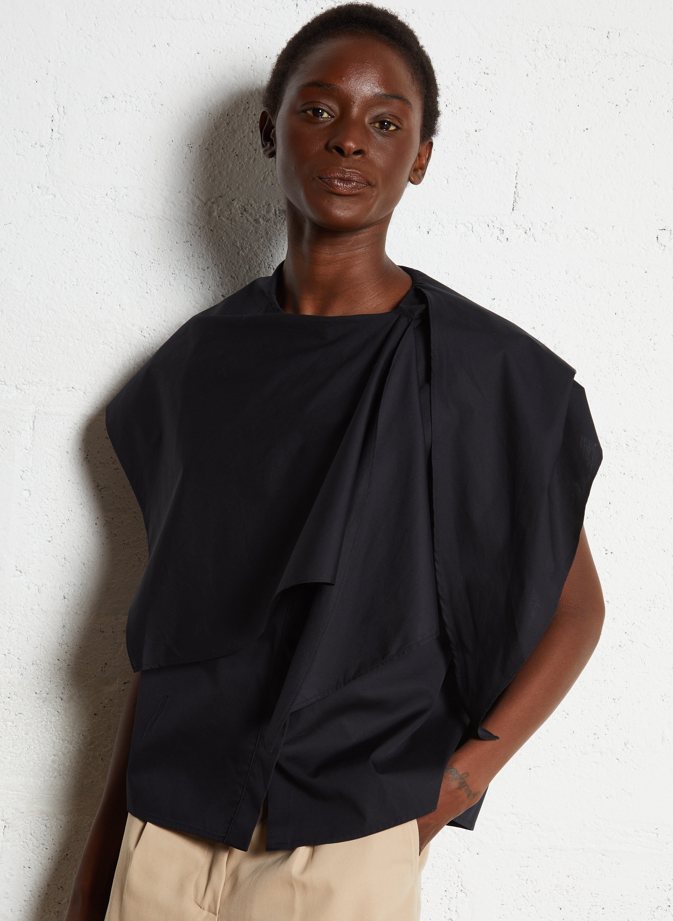 Top manches courtes à fermeture asymétrique THE LABEL EDITION Noir