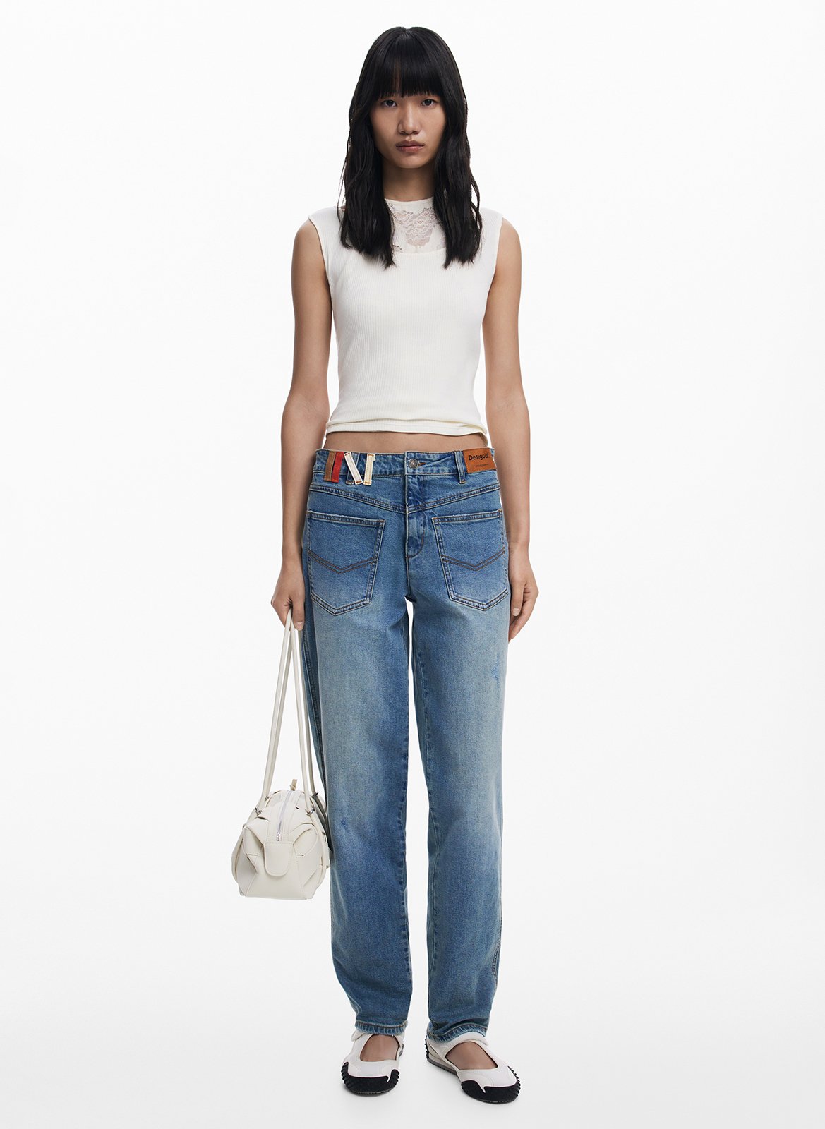 - Jeans dritti
- 5 tasche
- Taglio dritto
- Effetto délavé DESIGUAL Blu