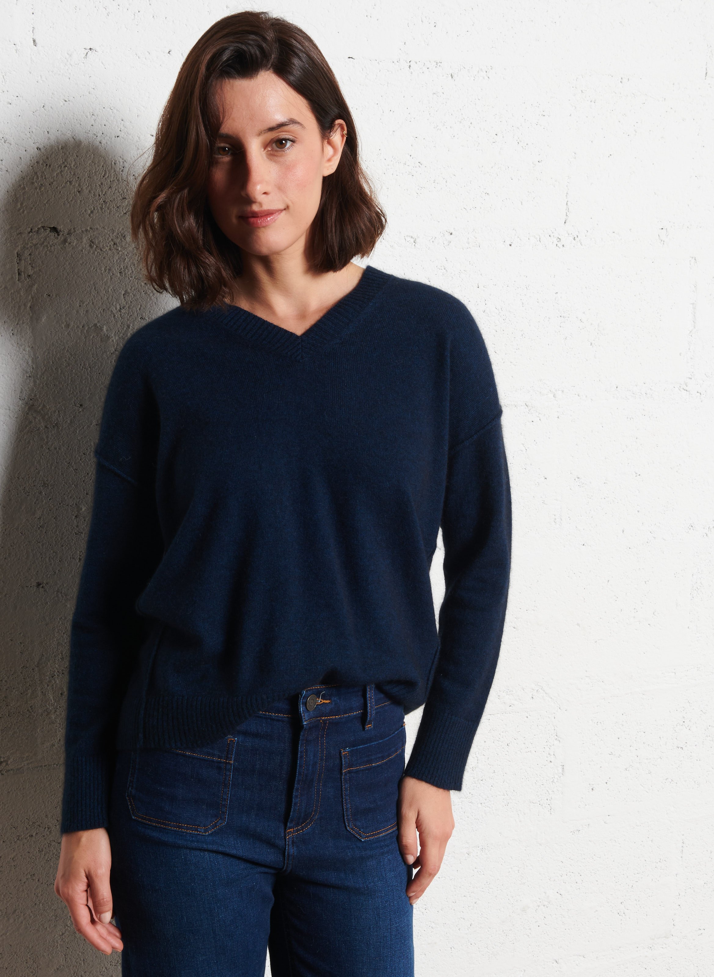 Deep-V two-tone sweater BELLA JONES Blue