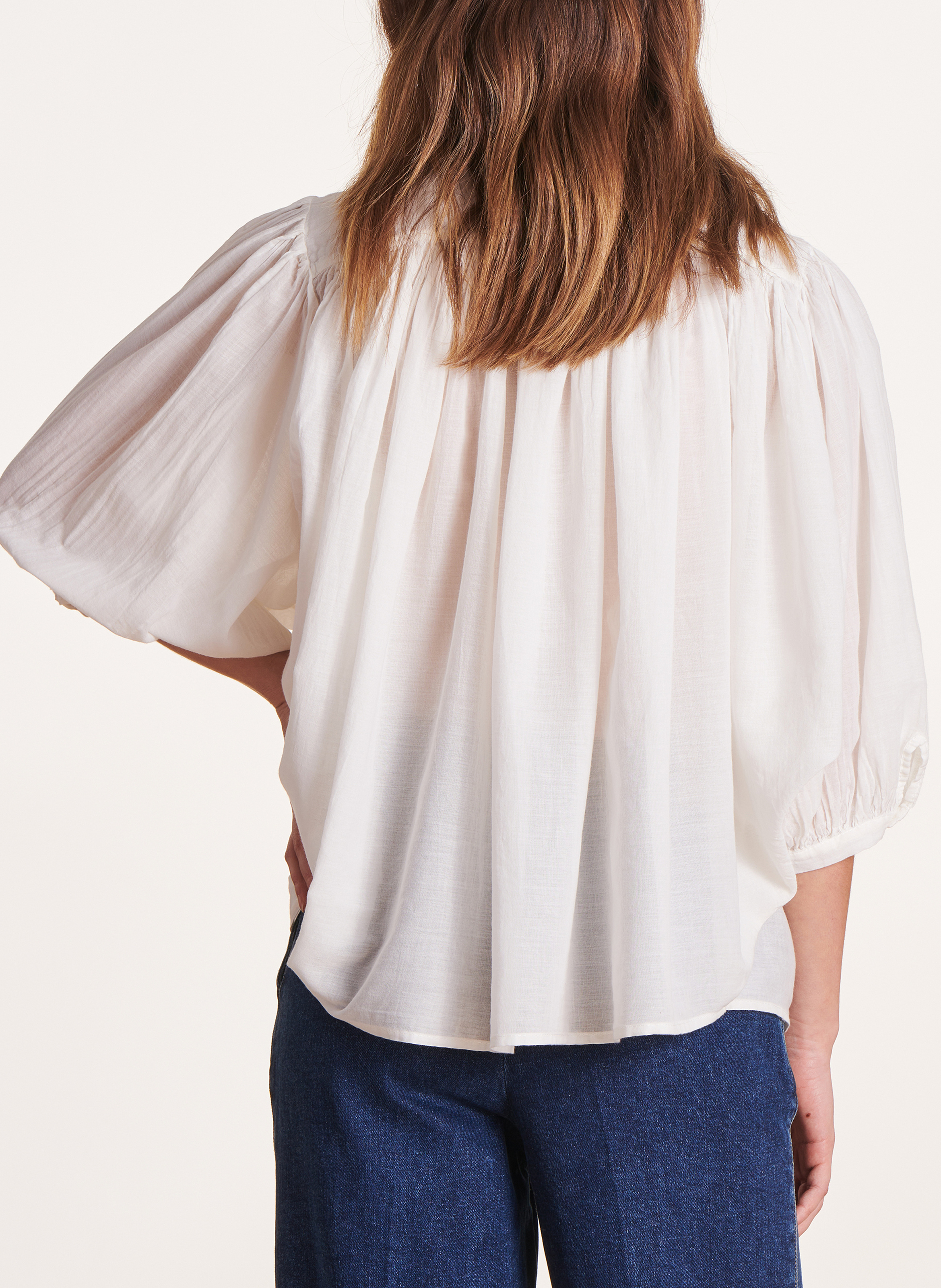 Capri - Einfarbige Oversize-Bluse LA FEE MARABOUTEE Weiss
