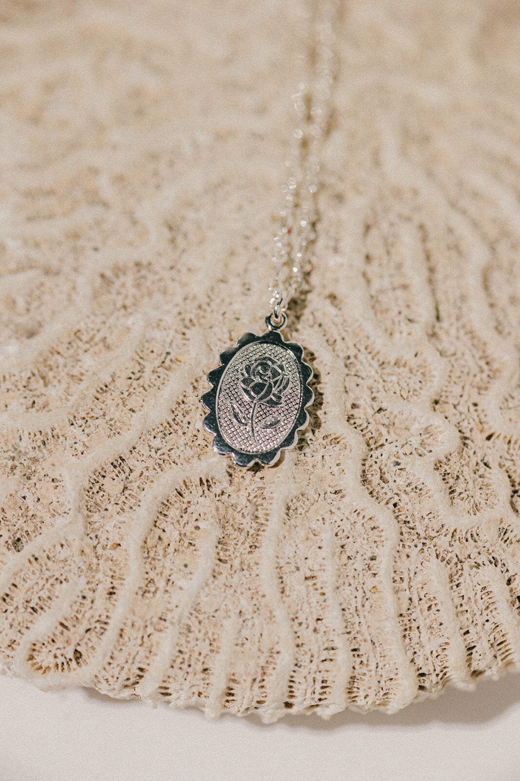 Silver plated flower necklace Silver