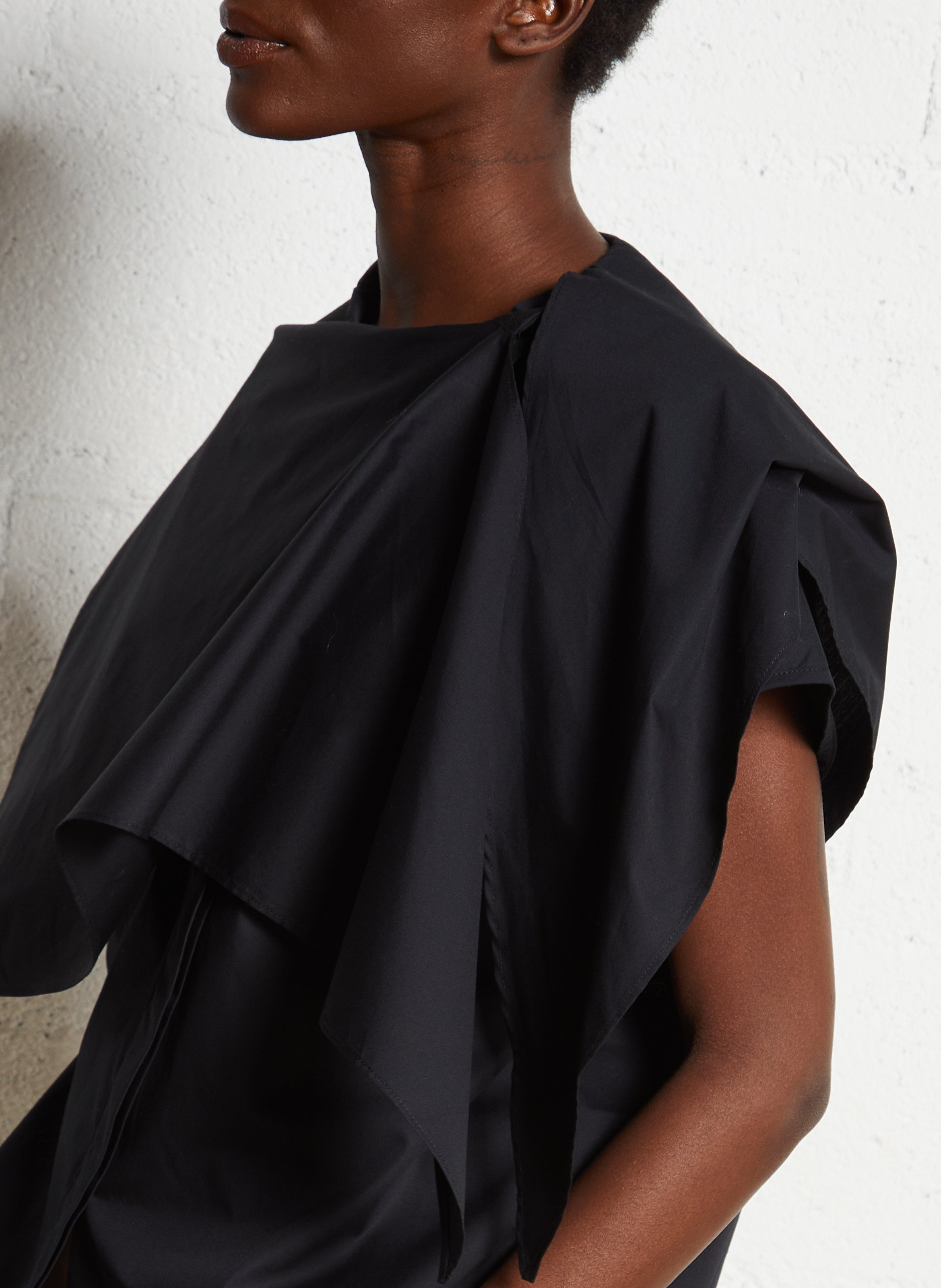 Top manches courtes à fermeture asymétrique THE LABEL EDITION Noir