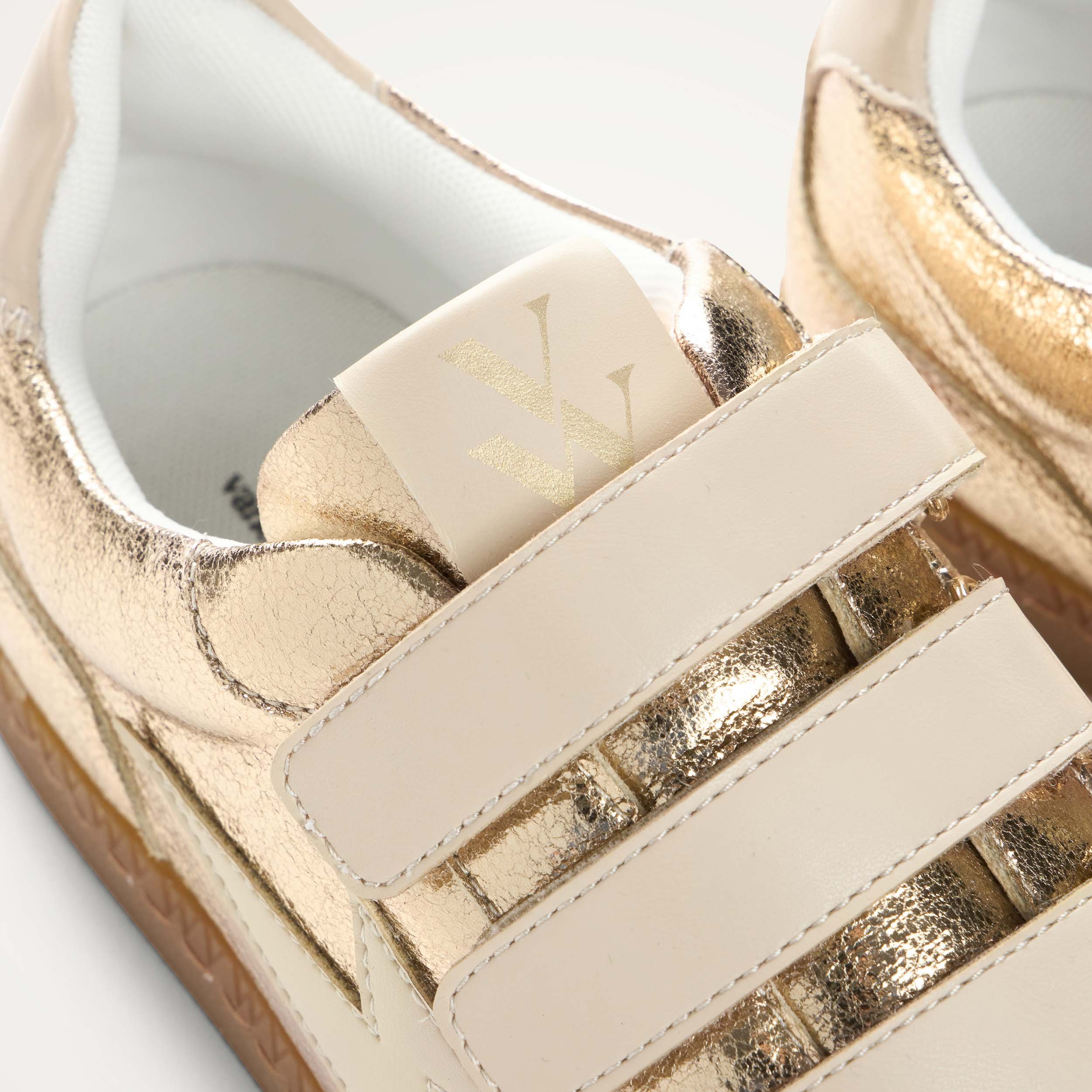Low retro and metallic sneakers VANESSA WU Golden