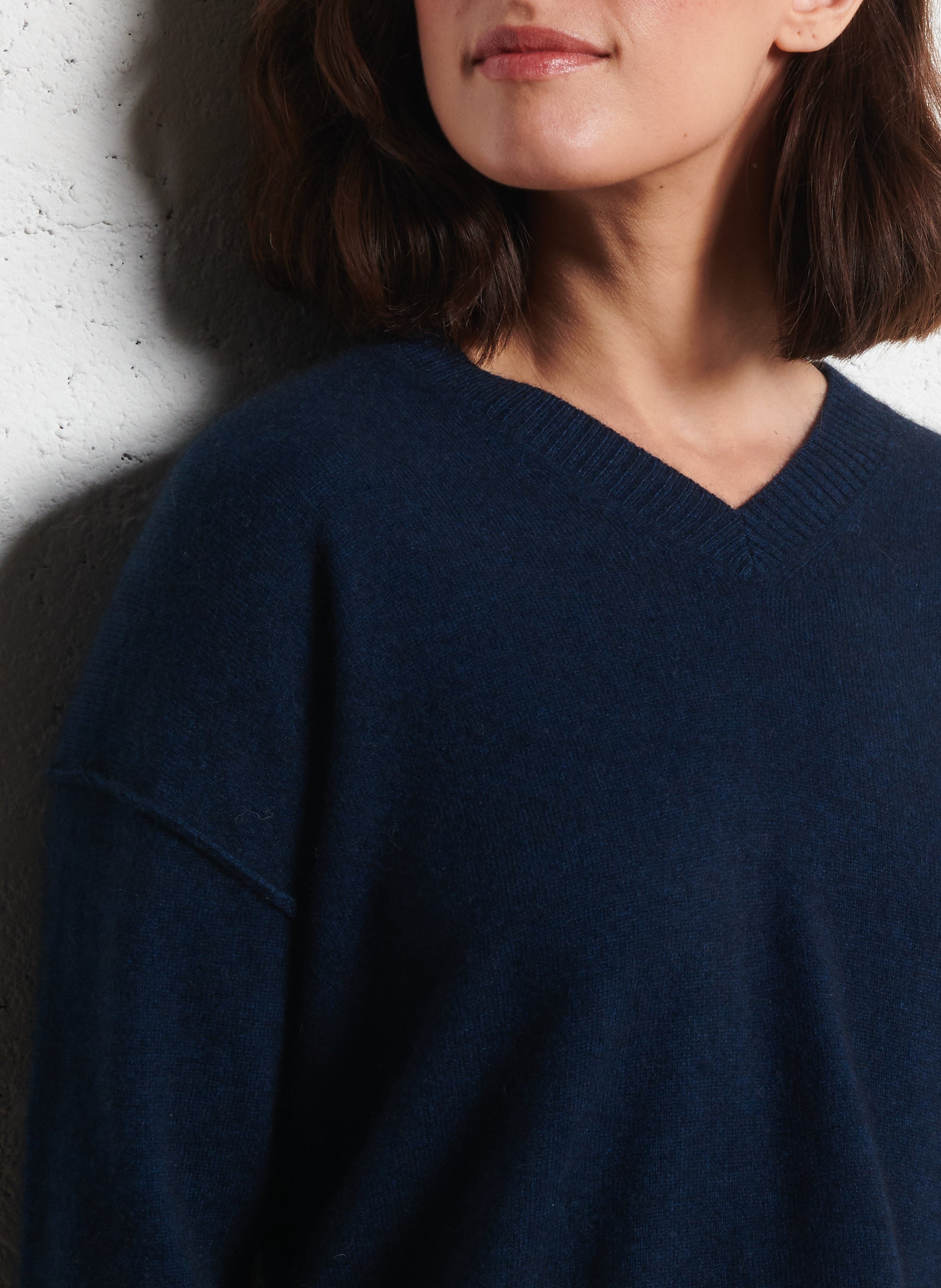 Deep-V two-tone sweater BELLA JONES Blue