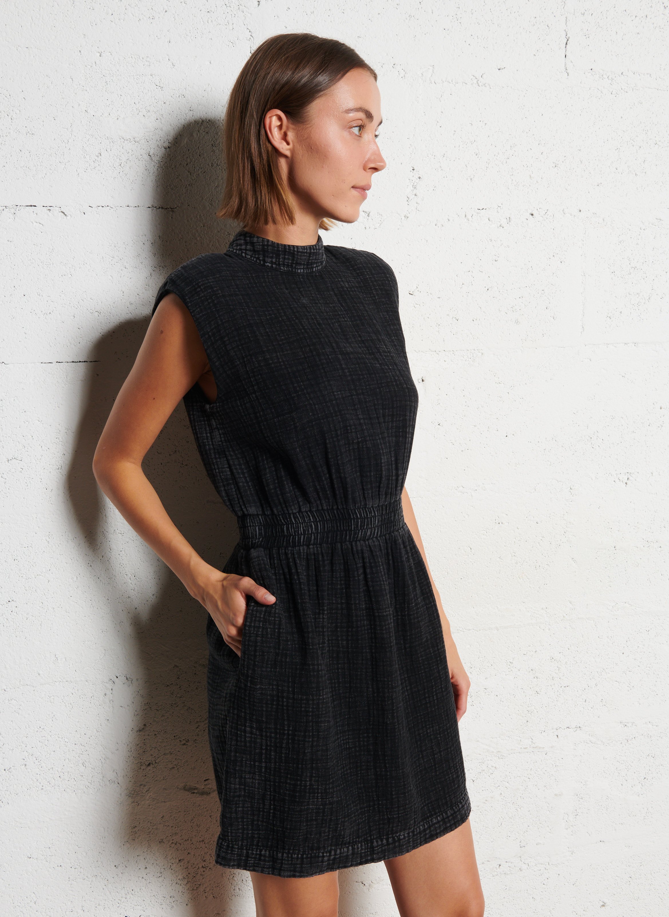 Kurzkleid aus Viskose-Mix IKKS Grau