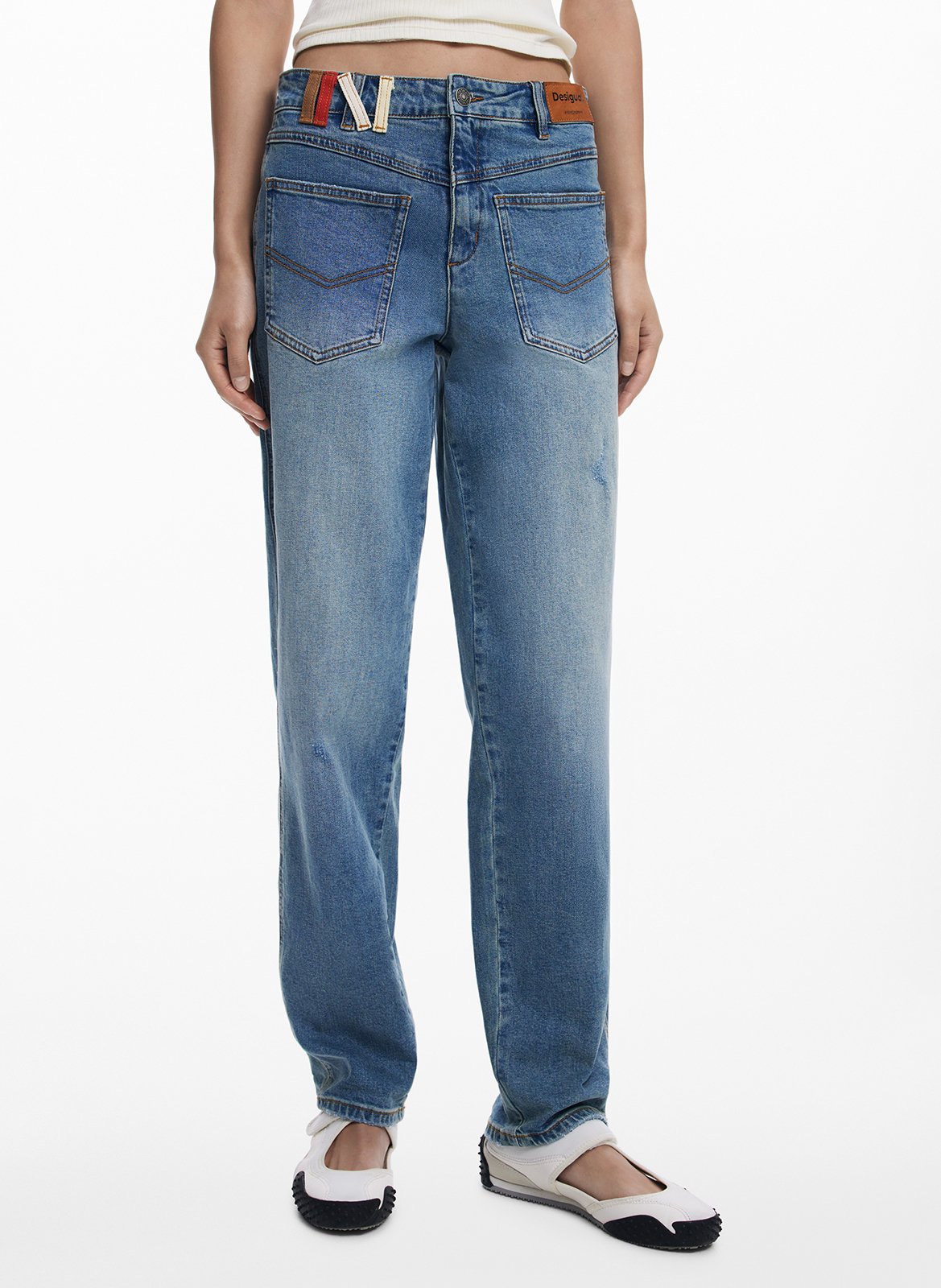 - Jeans dritti
- 5 tasche
- Taglio dritto
- Effetto délavé DESIGUAL Blu