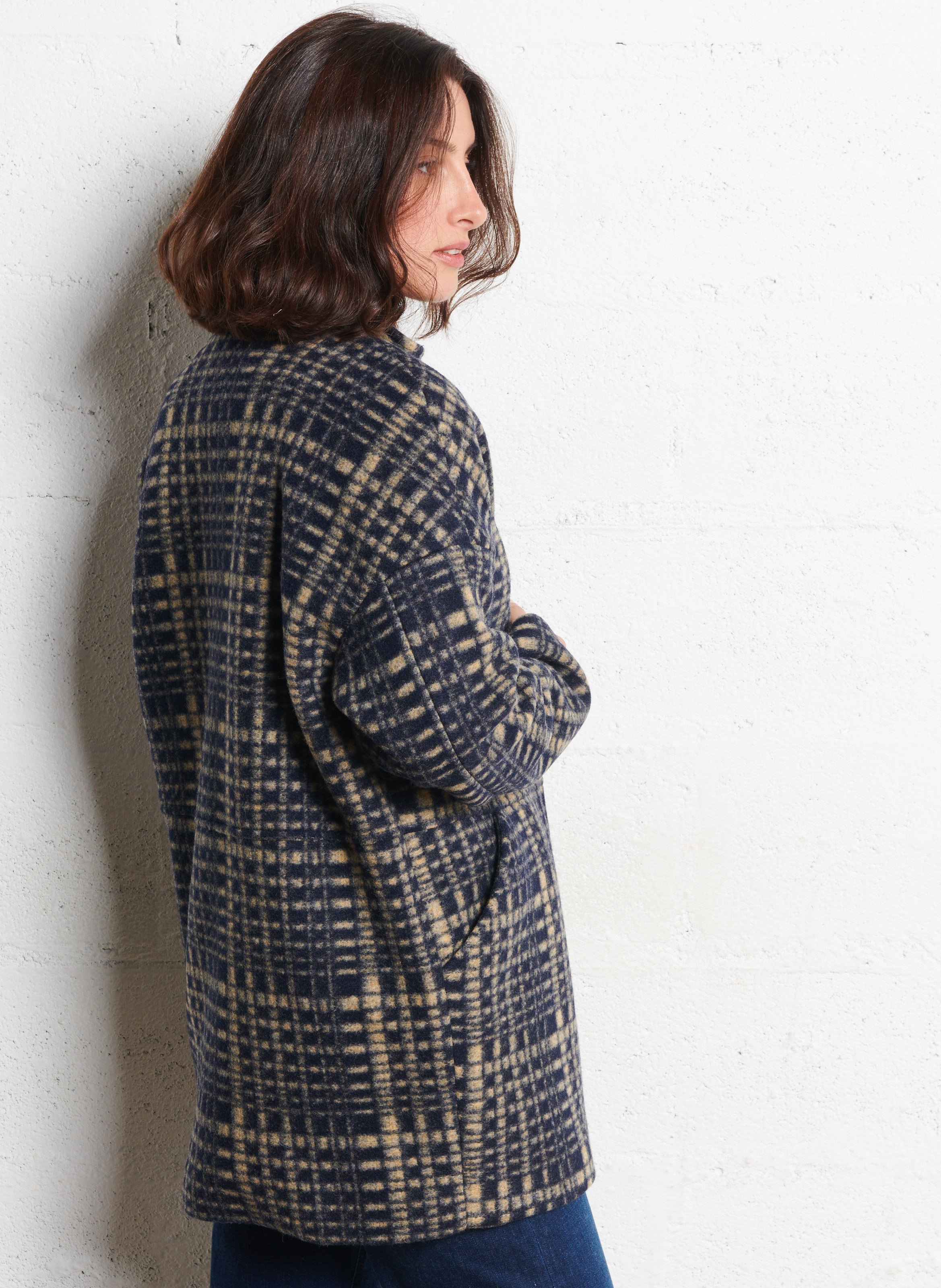 Straight coat with high collar in checkered pattern I CODE Blue