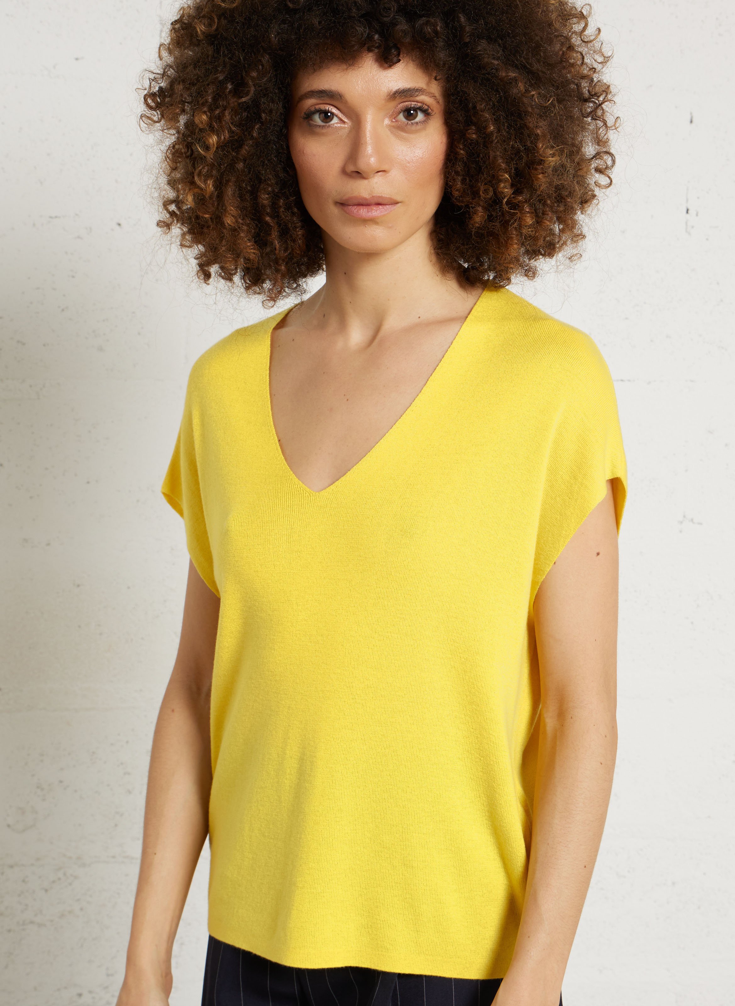 V-neck straight-cut sweater SUD EXPRESS Yellow